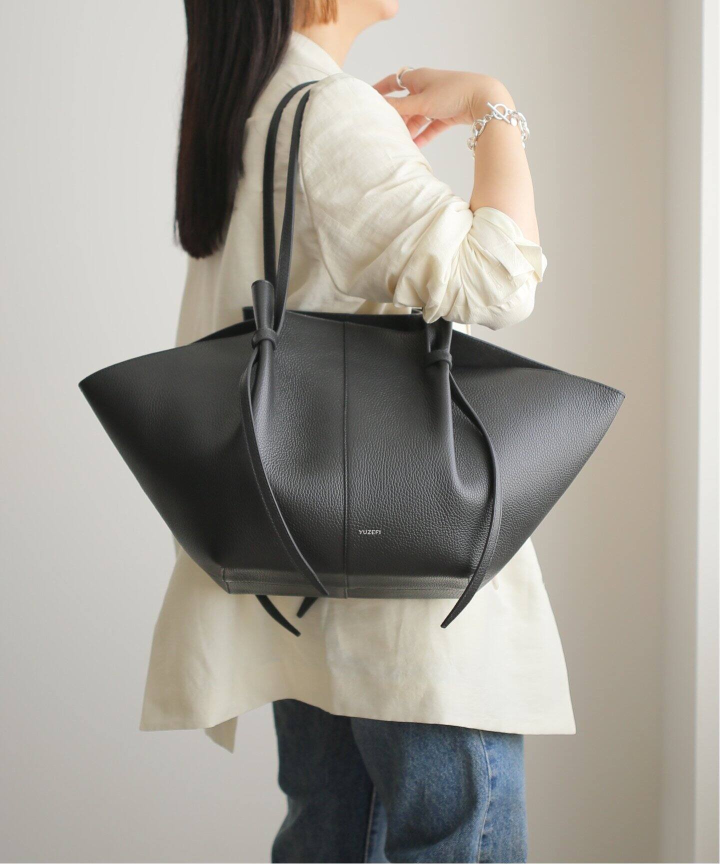 YUZEFI/ユゼフィ LARGE MOCHI PEBBLEGRAINLEATHER（ショルダーバッグ  