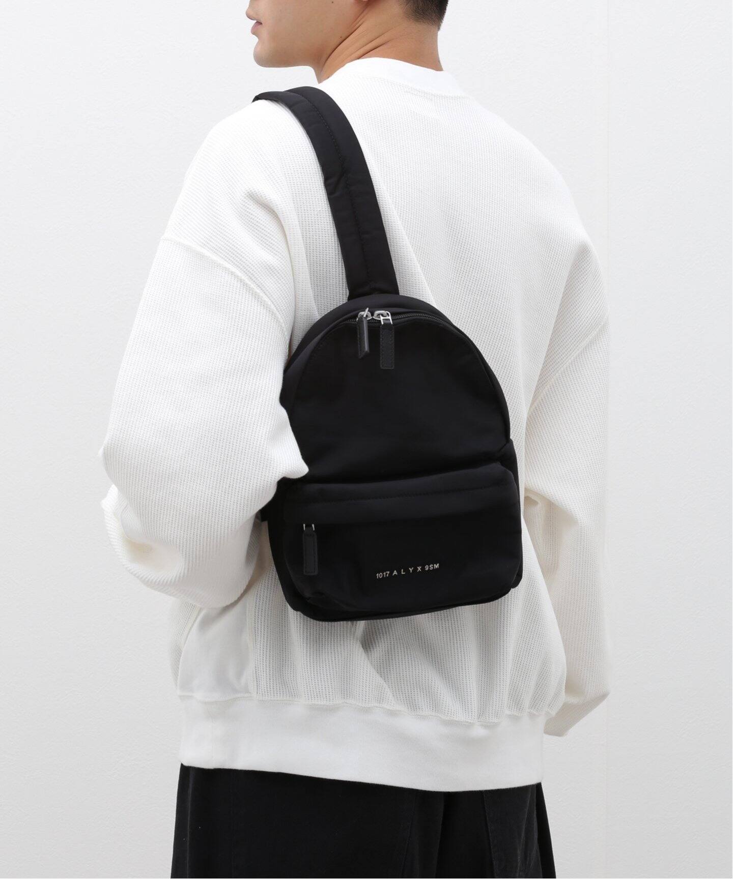 1017 ALYX 9SM / 017 アリクス 9SM】BUCKLE CROSSBODY BACKPACK  