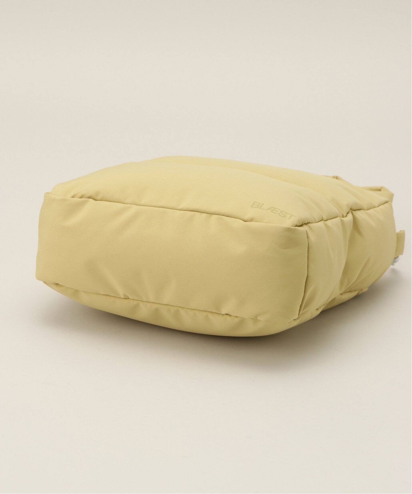 BLAEST / ブラスト】 SMALL PILLOW TOTE（ショルダーバッグ）｜journal