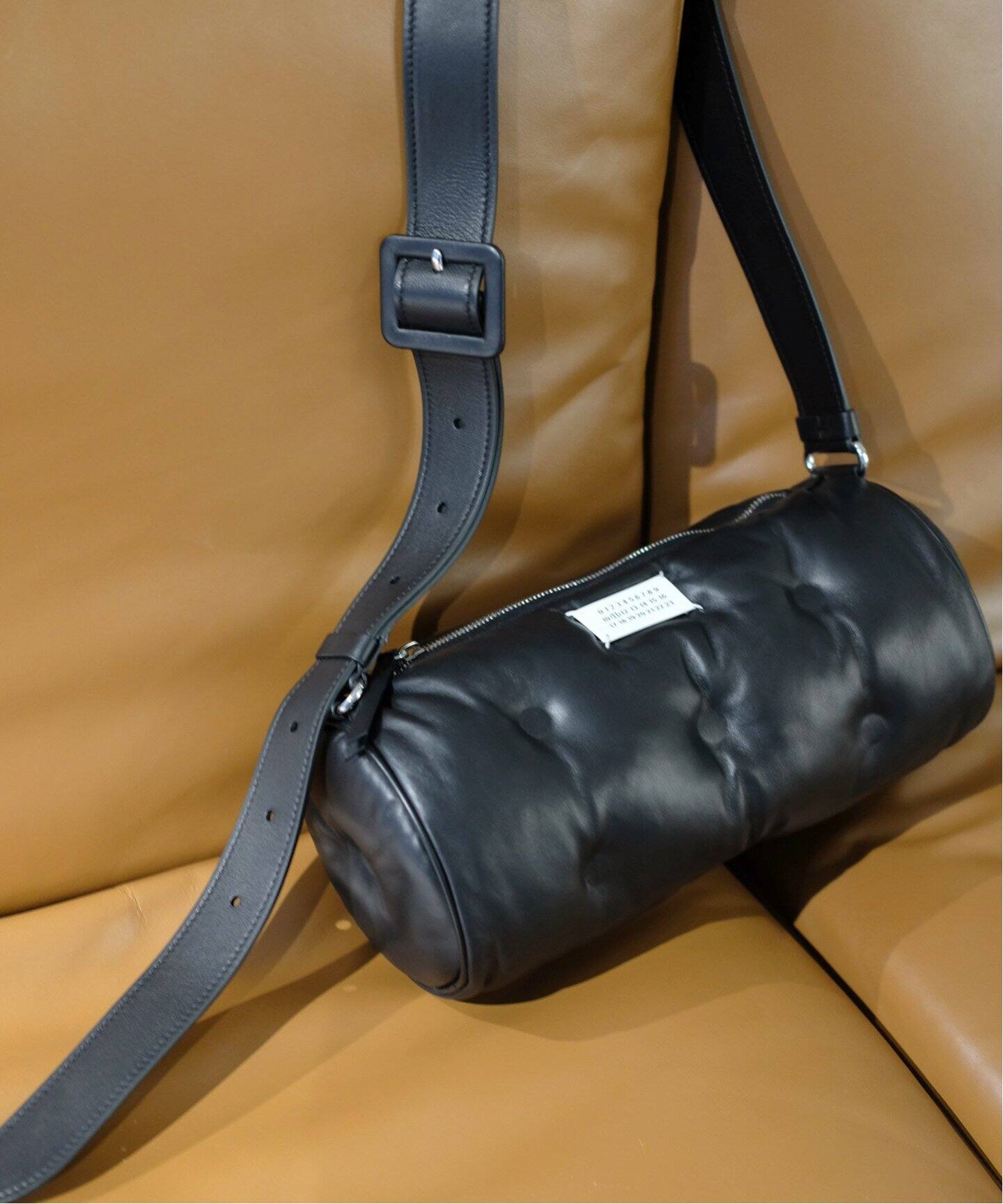 Maison Margiela/メゾン マルジェラ】GLAM SLAM PILLOW BAG  