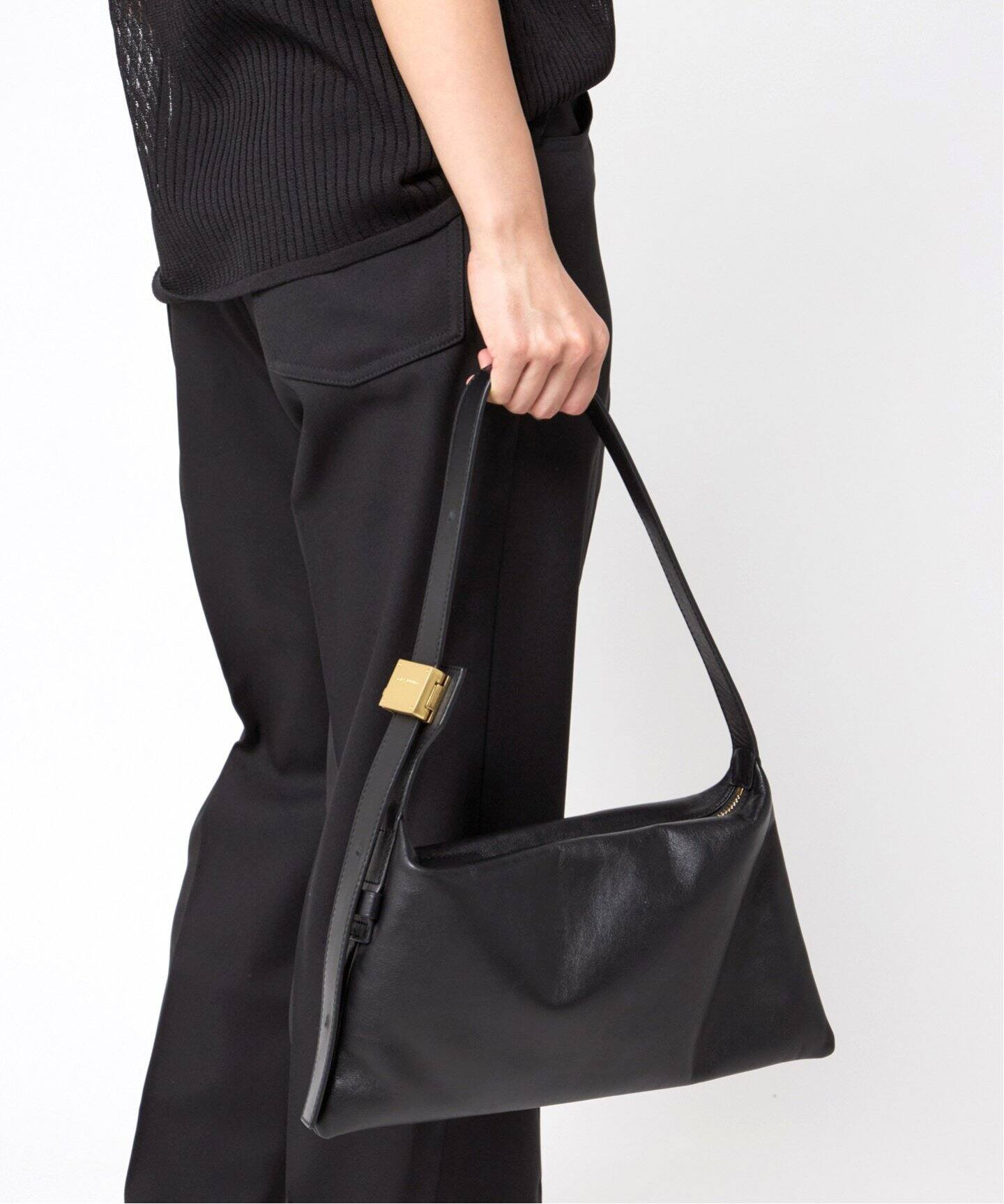 APSTUDIOオルセット レザー ショルダーバッグ 黒 