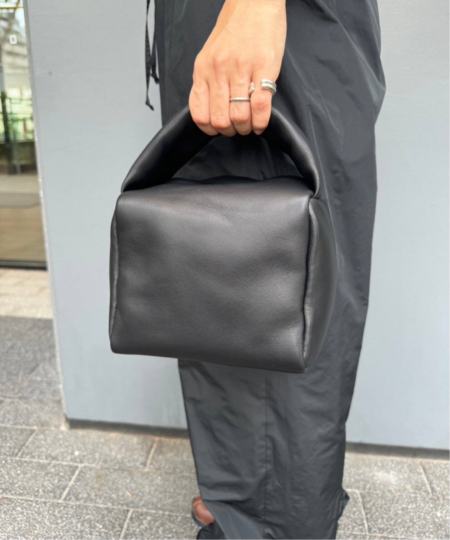 BUCKET BAGGAGE/バケットバゲージ】Puff Cube Bag Small（ハンドバッグ 