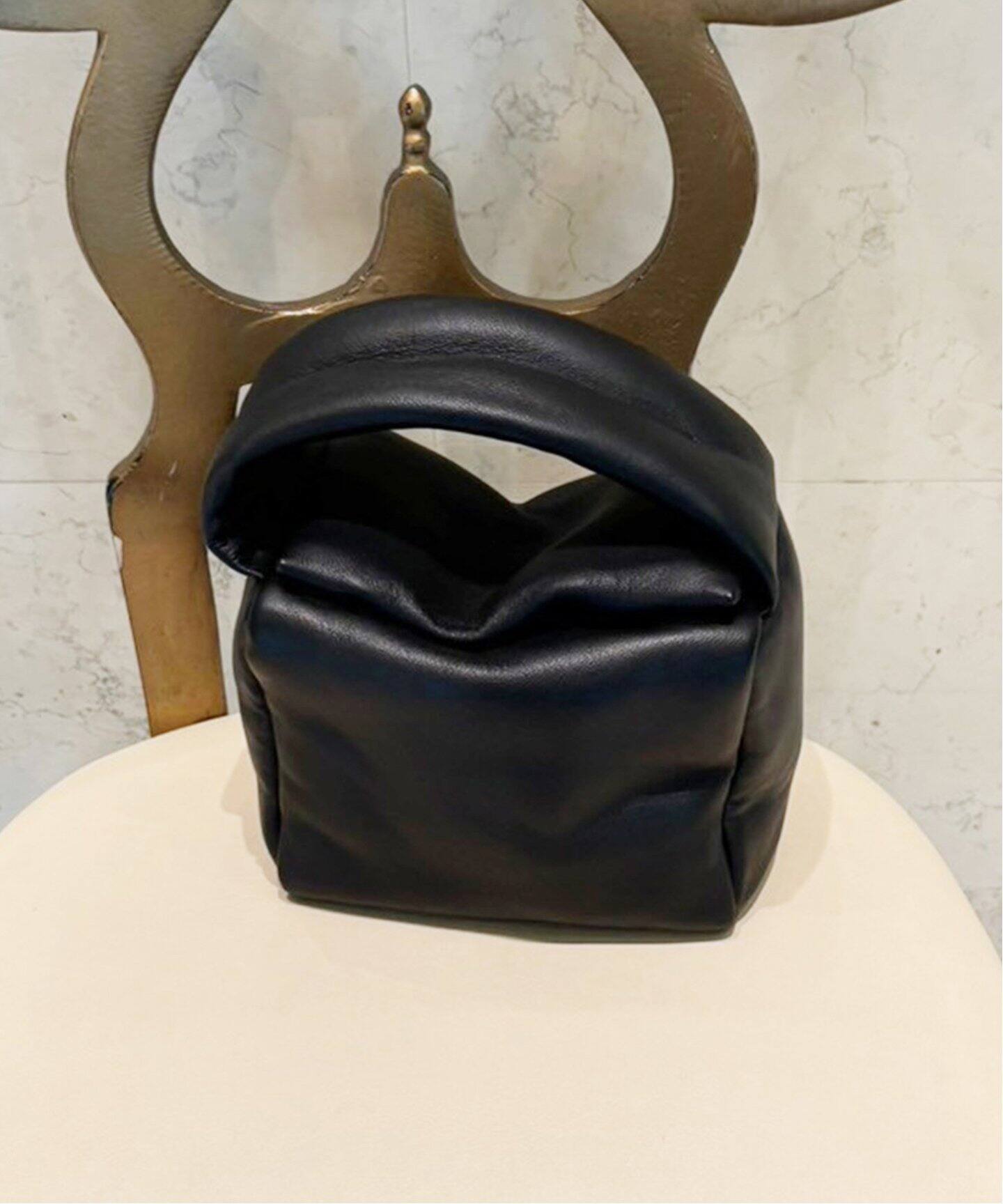 BUCKET BAGGAGE/バケットバゲージ】Puff Cube Bag Small（ハンドバッグ 