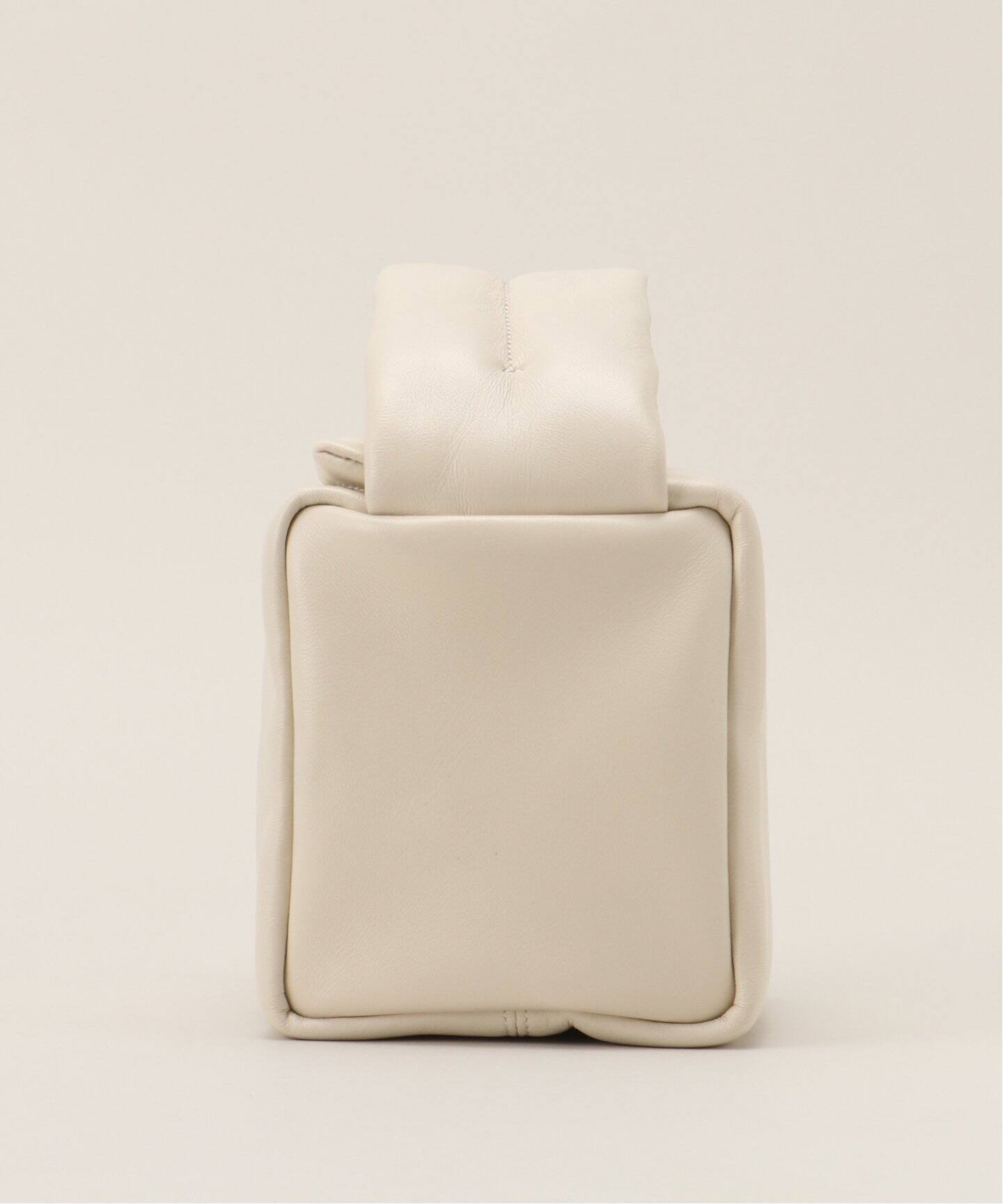 BUCKET BAGGAGE/バケットバゲージ】Puff Cube Bag Small（ハンドバッグ 