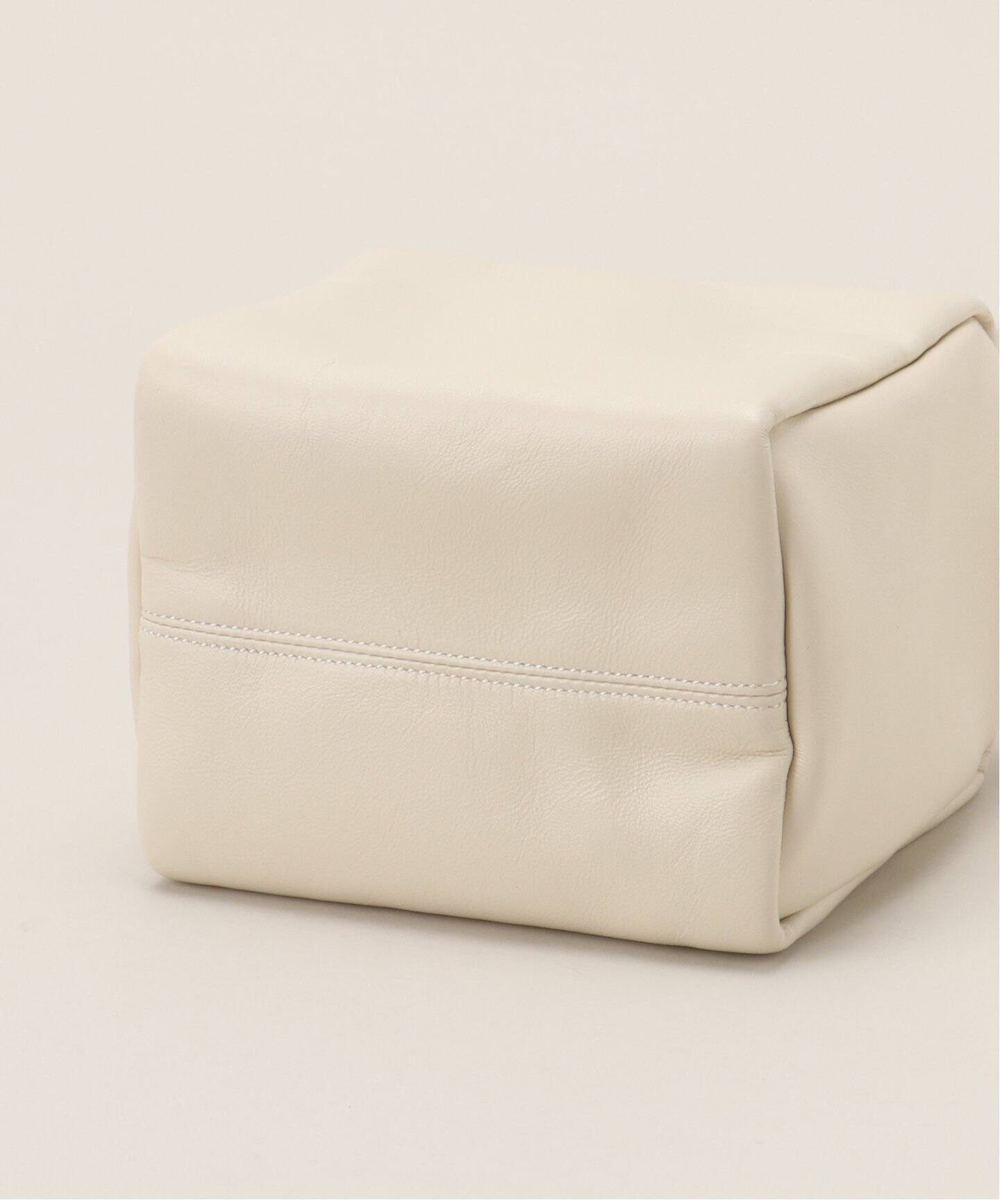 BUCKET BAGGAGE/バケットバゲージ】Puff Cube Bag Small（ハンドバッグ 