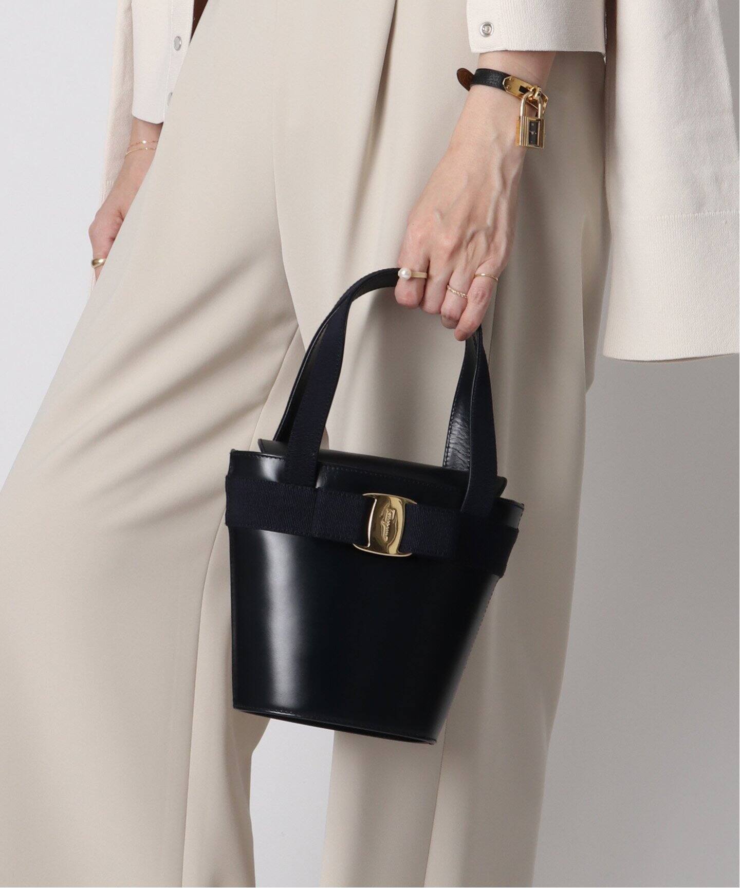 VINTAGE FERRAGAMO/フェラガモ】Vara バケットハンドバッグ 
