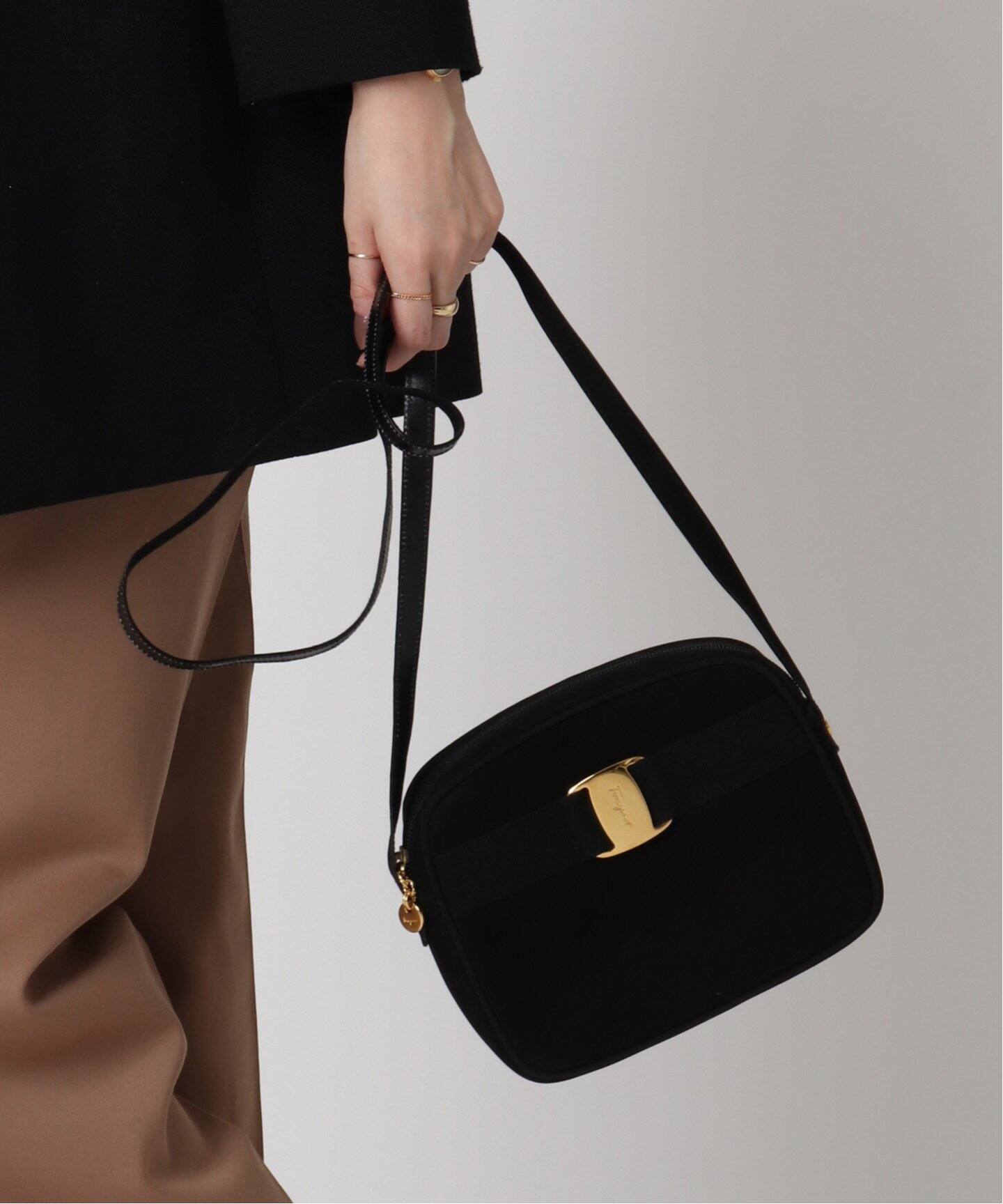 VINTAGE FERRAGAMO/フェラガモ】Vara ショルダーバッグ 18 suede 