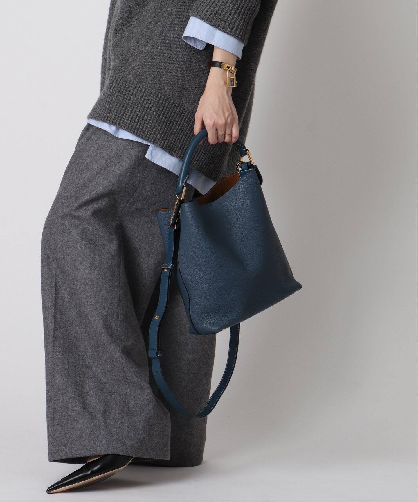 ロエベ LOEWE な □ 【 Brand Vertical T Pocket Bag C500P02X02  