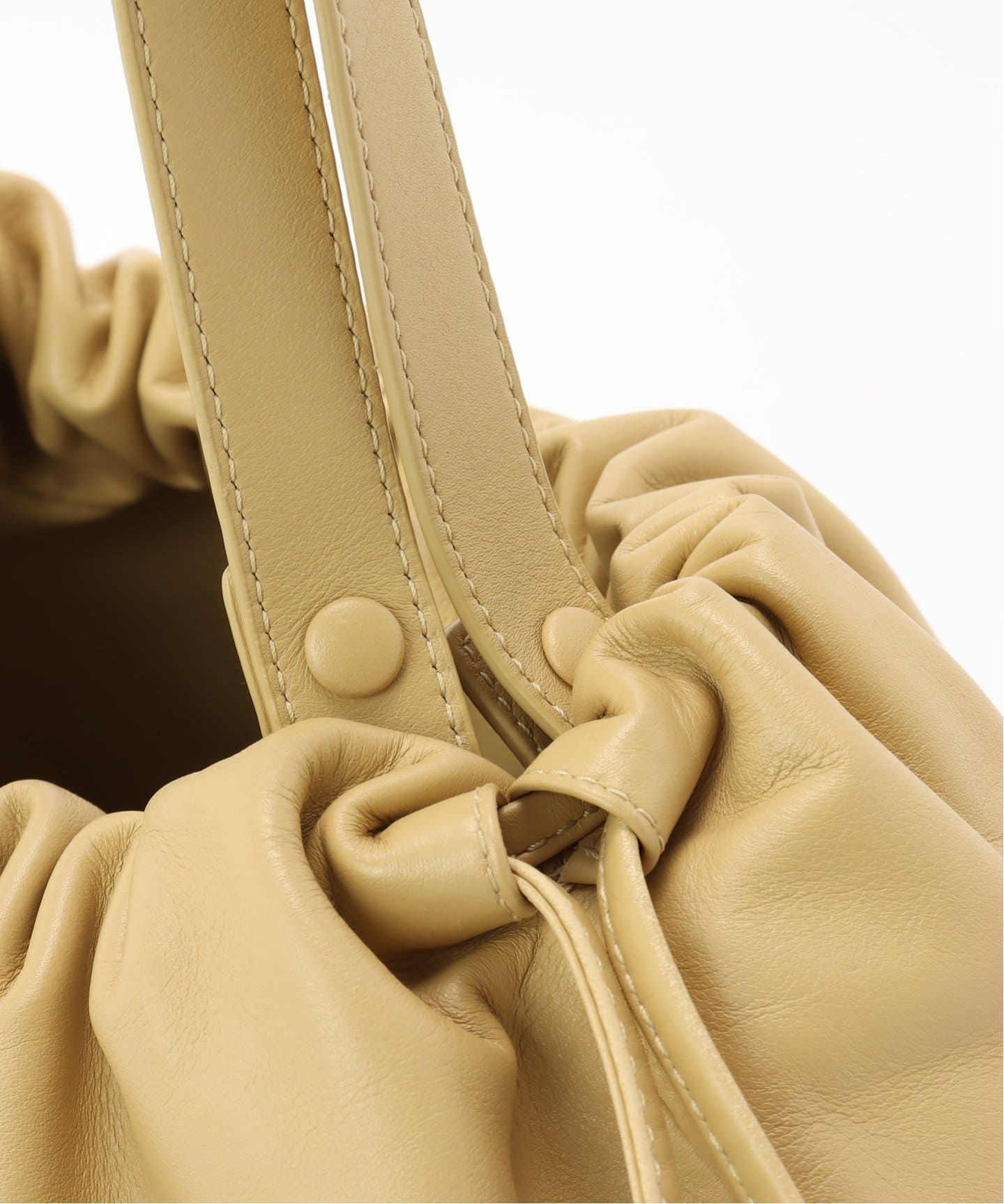 BOTTEGA VENETA/ボッテガ ヴェネタ】Midium the valve