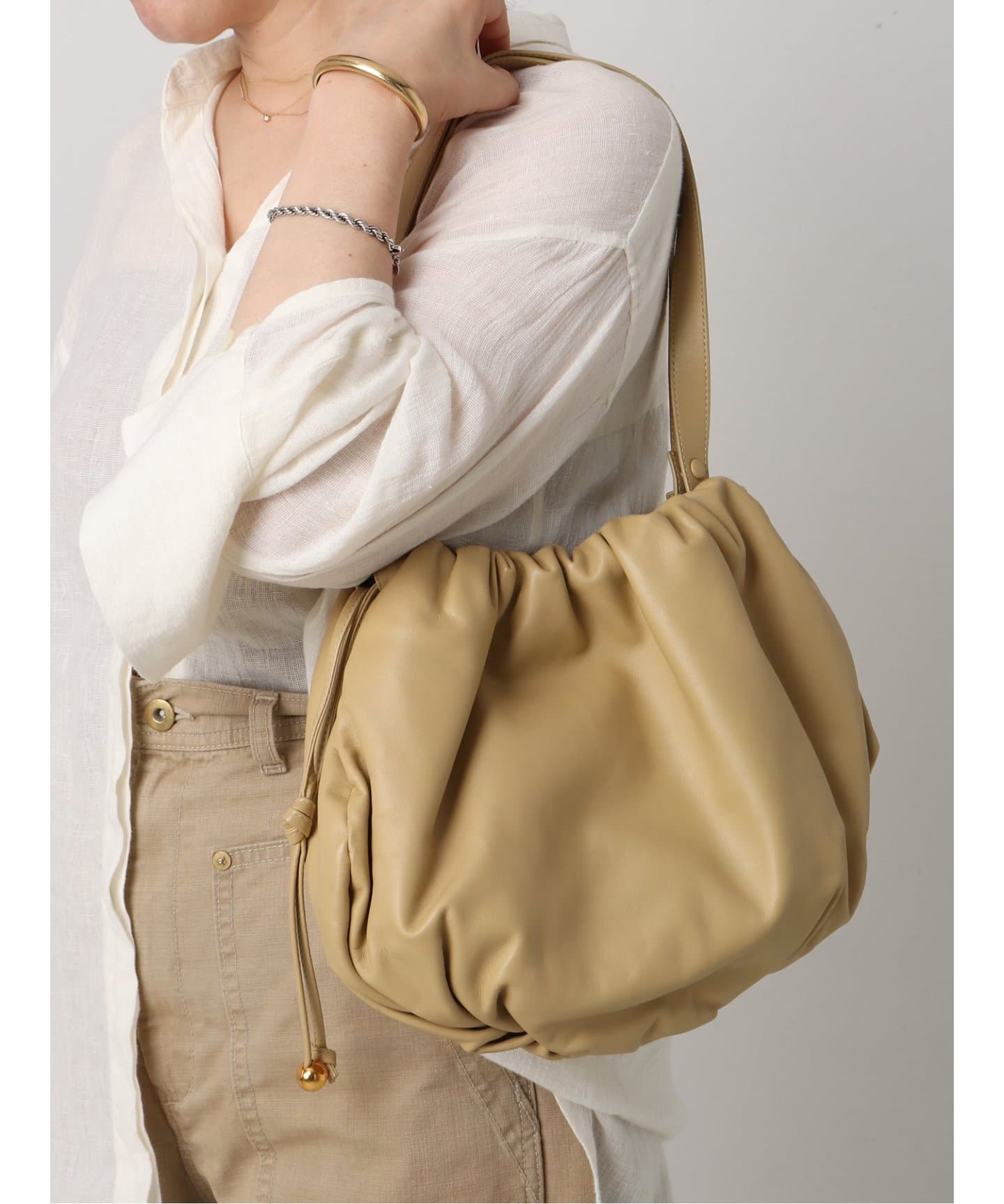 BOTTEGA VENETA  ミディアム　ザ　バルブ BOTTEGA VENETA ボッテガヴェネタ ミディアム ザ バルブ 巾着