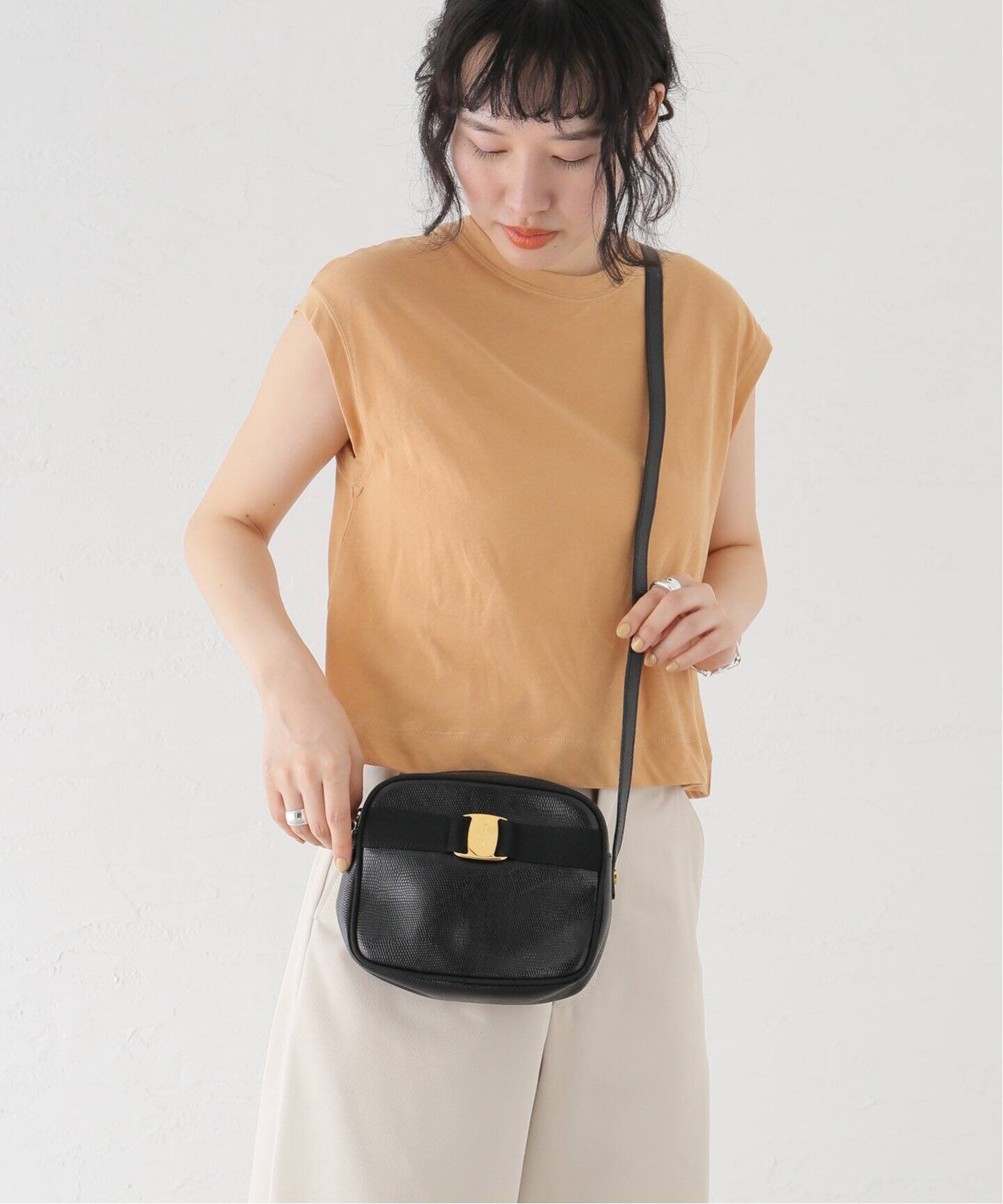 VINTAGE FERRAGAMO/フェラガモ】 Vara ショルダーバッグ 18 
