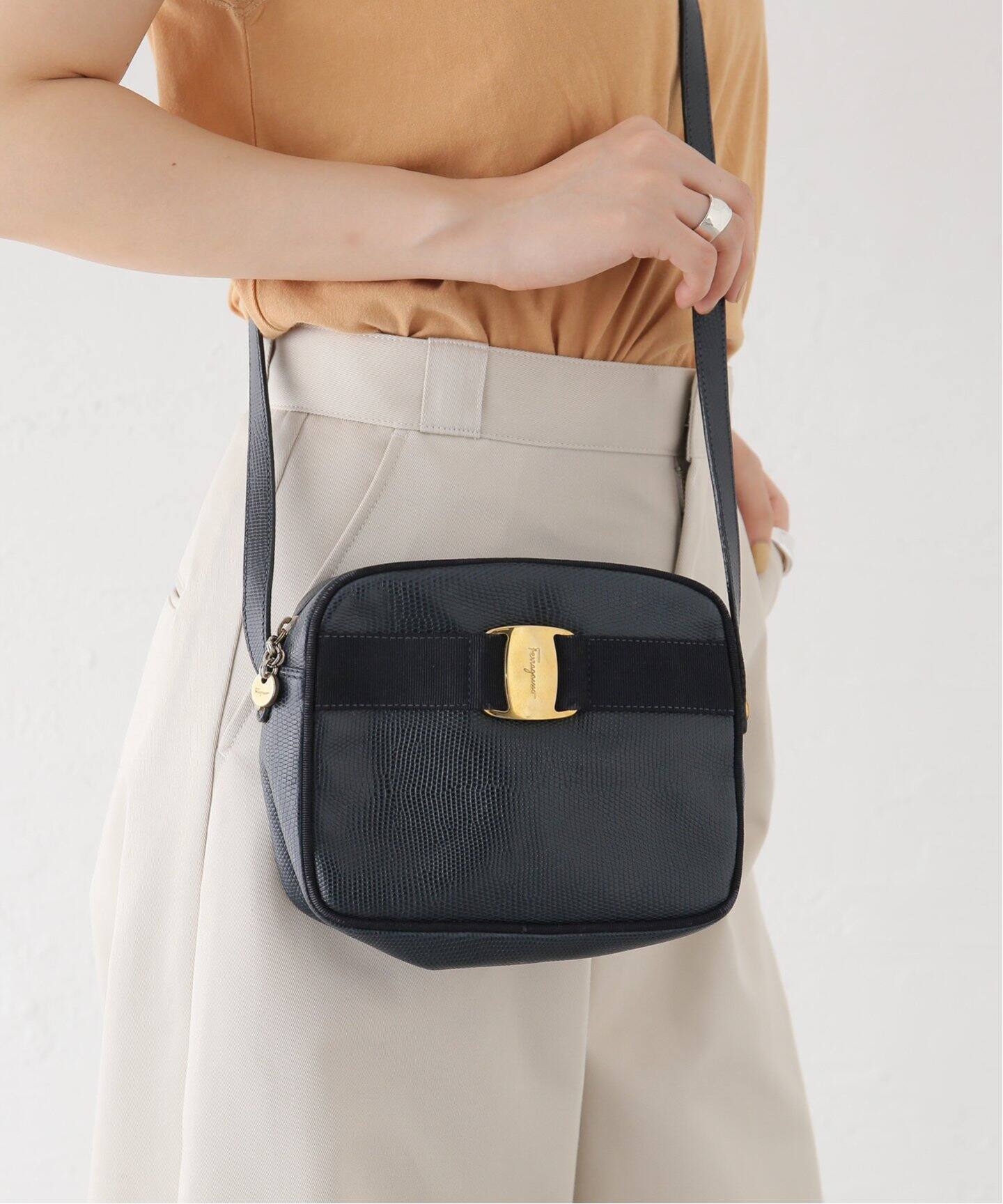 FERRAGAMO◇フェラガモ〔VARA〕ポシェット(スムースカーフ)黒