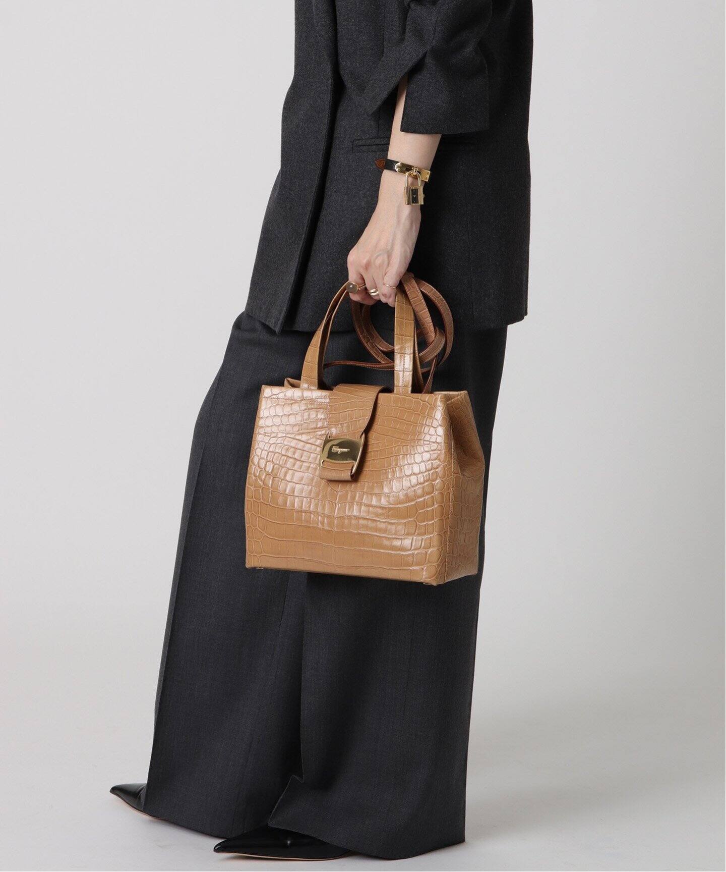 VINTAGE FERRAGAMO/フェラガモ】Vara ハンドバッグ（ショルダーバッグ 