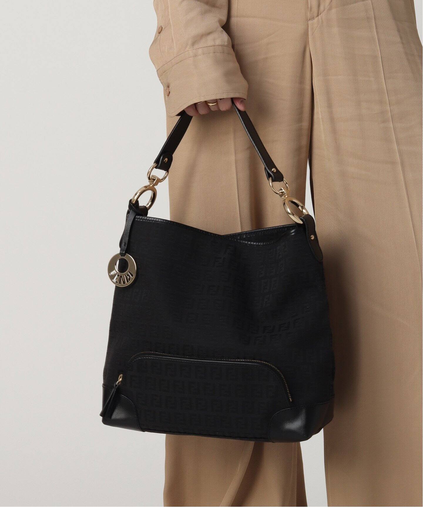 美品✨フェンディ ショルダーバッグ ズッカ ズッキーノ 低い レザー 斜 