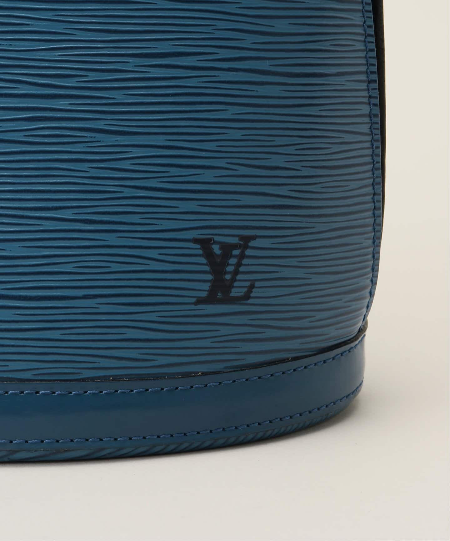 くすみブルーが可愛い 物が出しやすい LouisVuitton Dianeバック