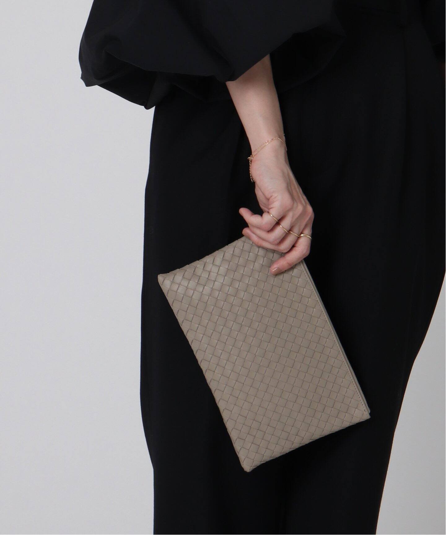 極美品 ボッテガヴェネタ イントレチャート レザー ボディバッグ  