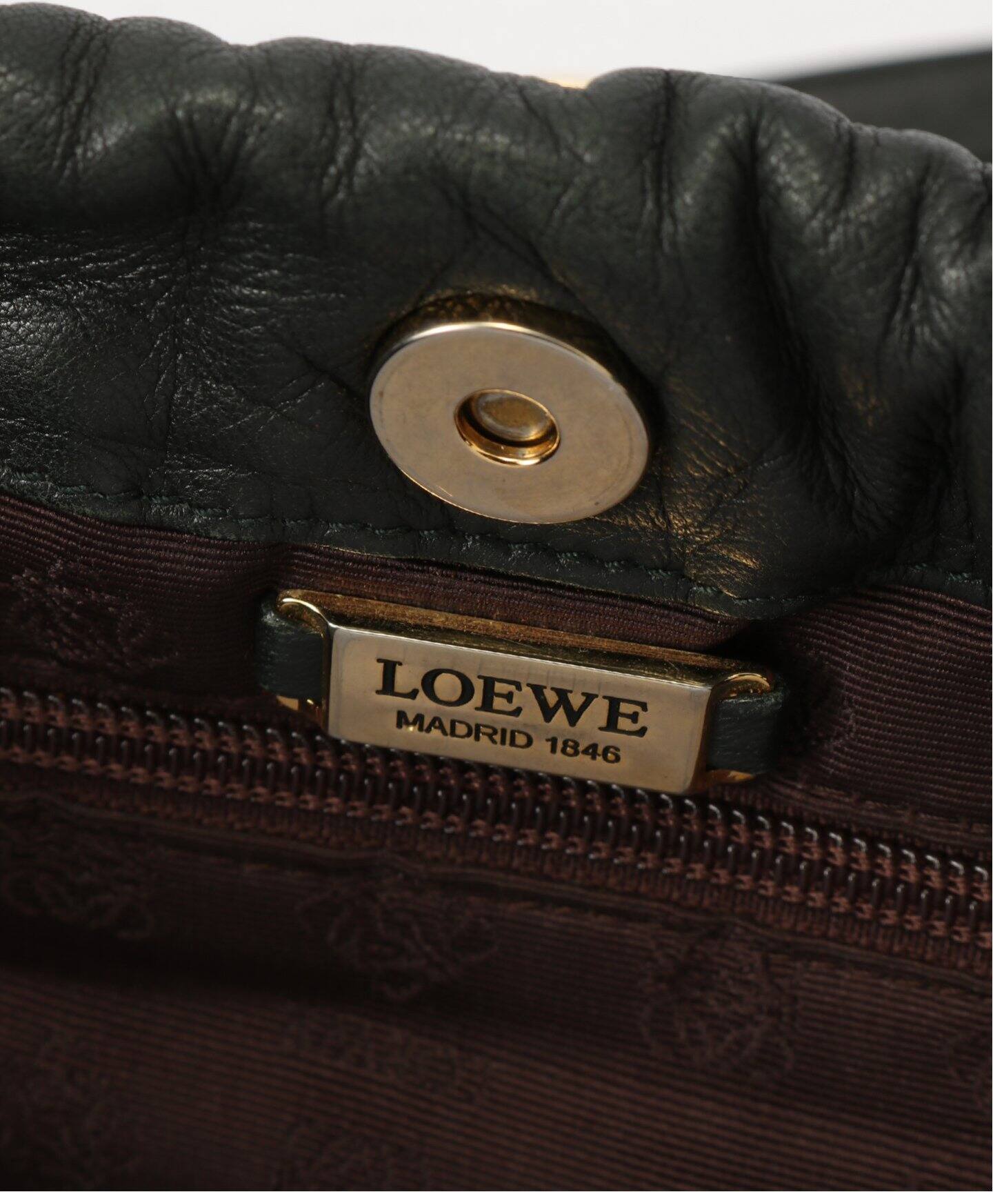 LOEWE napa ショルダーバッグ タッセル付き ナッパ　マドリード　限定 LOEWE napa ショルダーバッグ タッセル付き ナッパ マドリード 限定