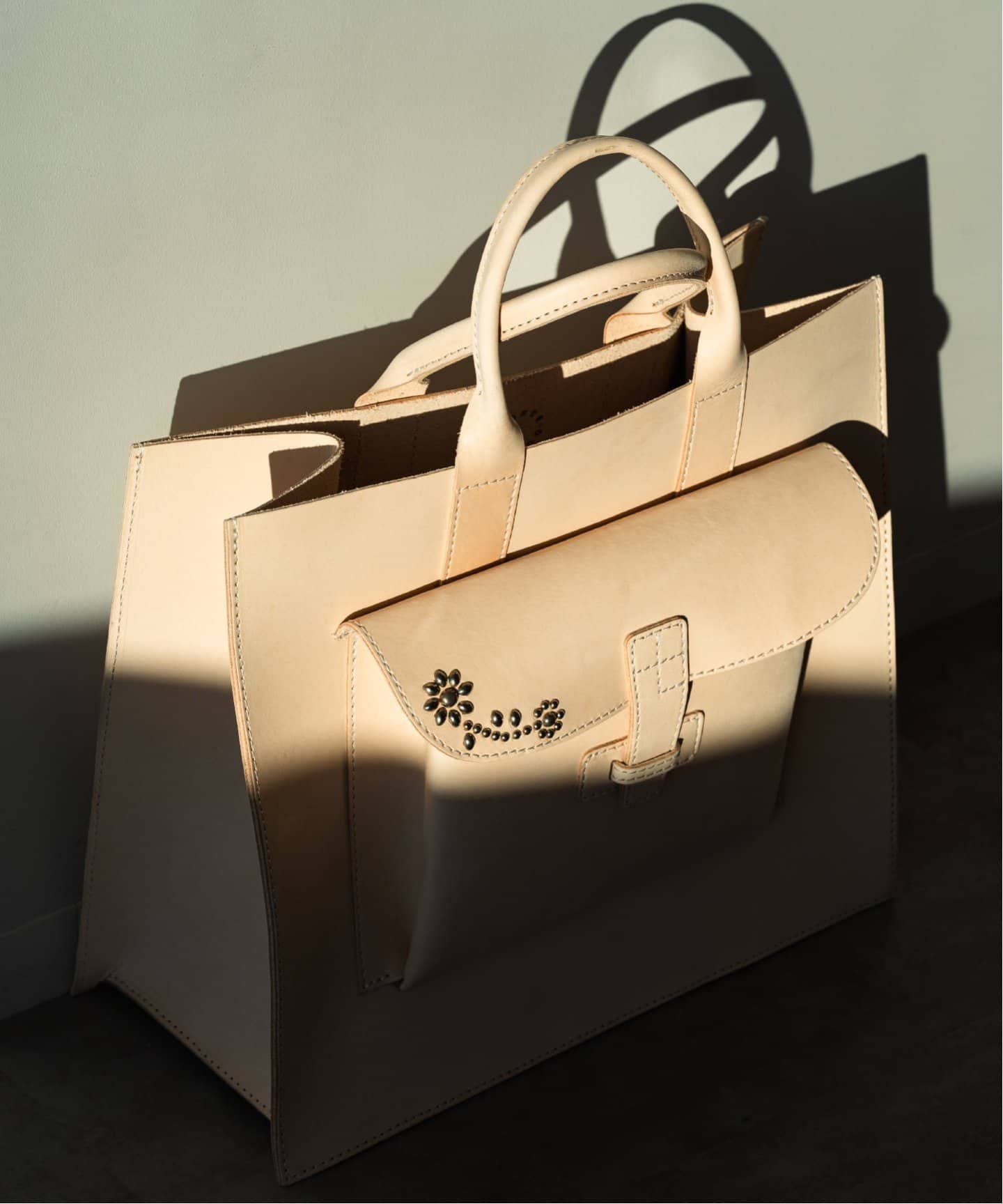 AGNES BADDOO & HTC 】別注 