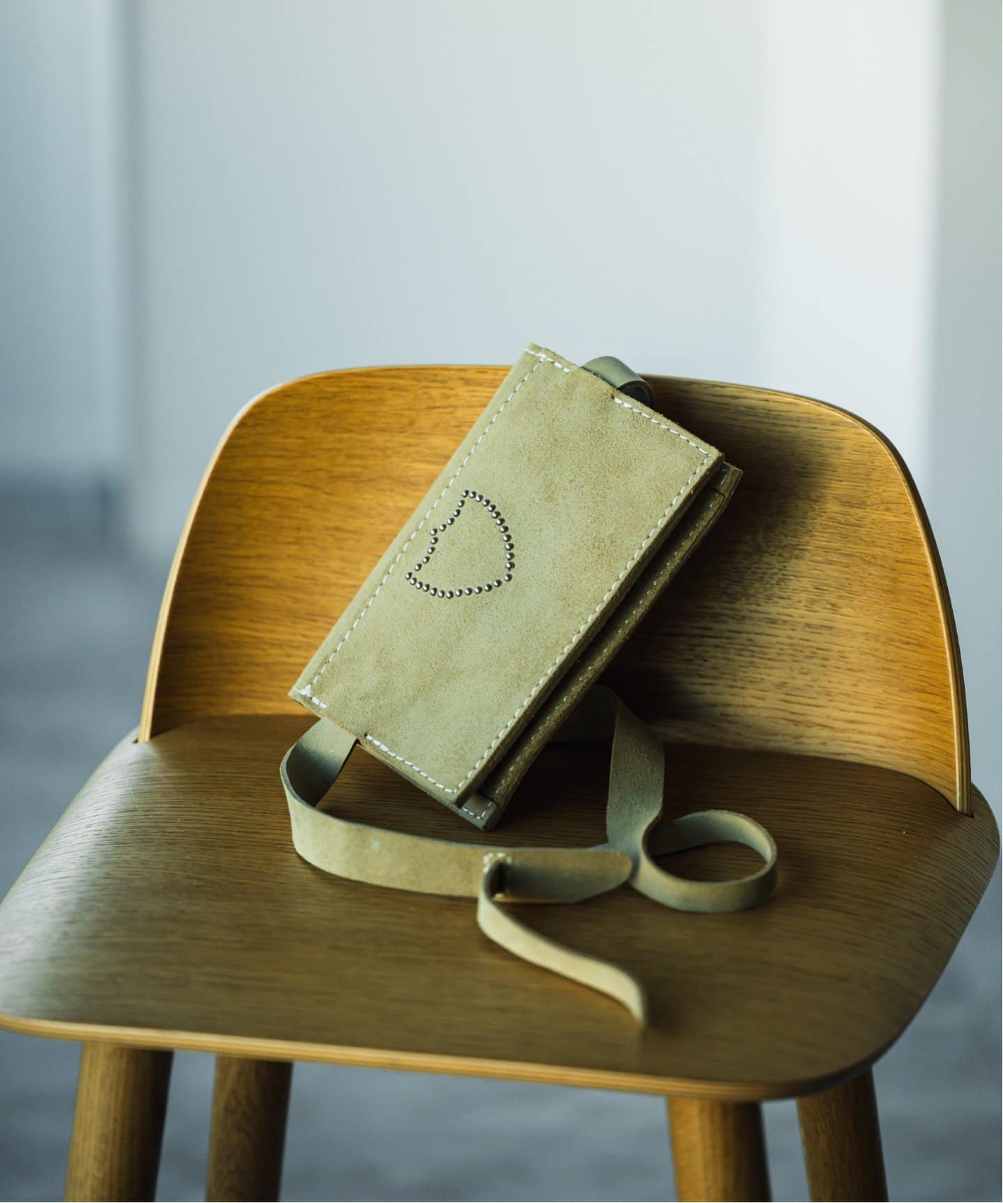 AGNES BADDOO & HTC 】別注 