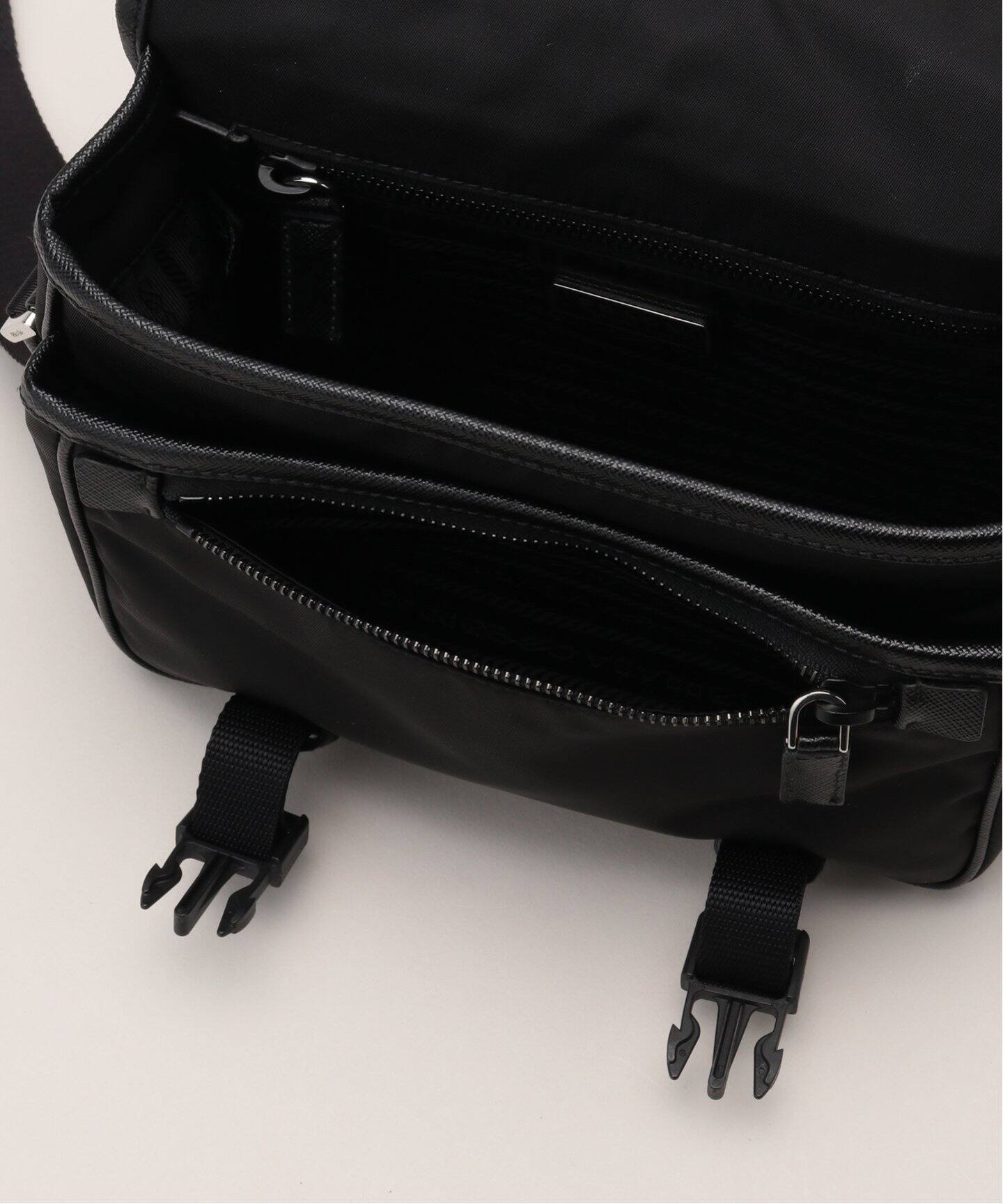 PRADA プラダ ティッシュケース ブラック 安っぽい
