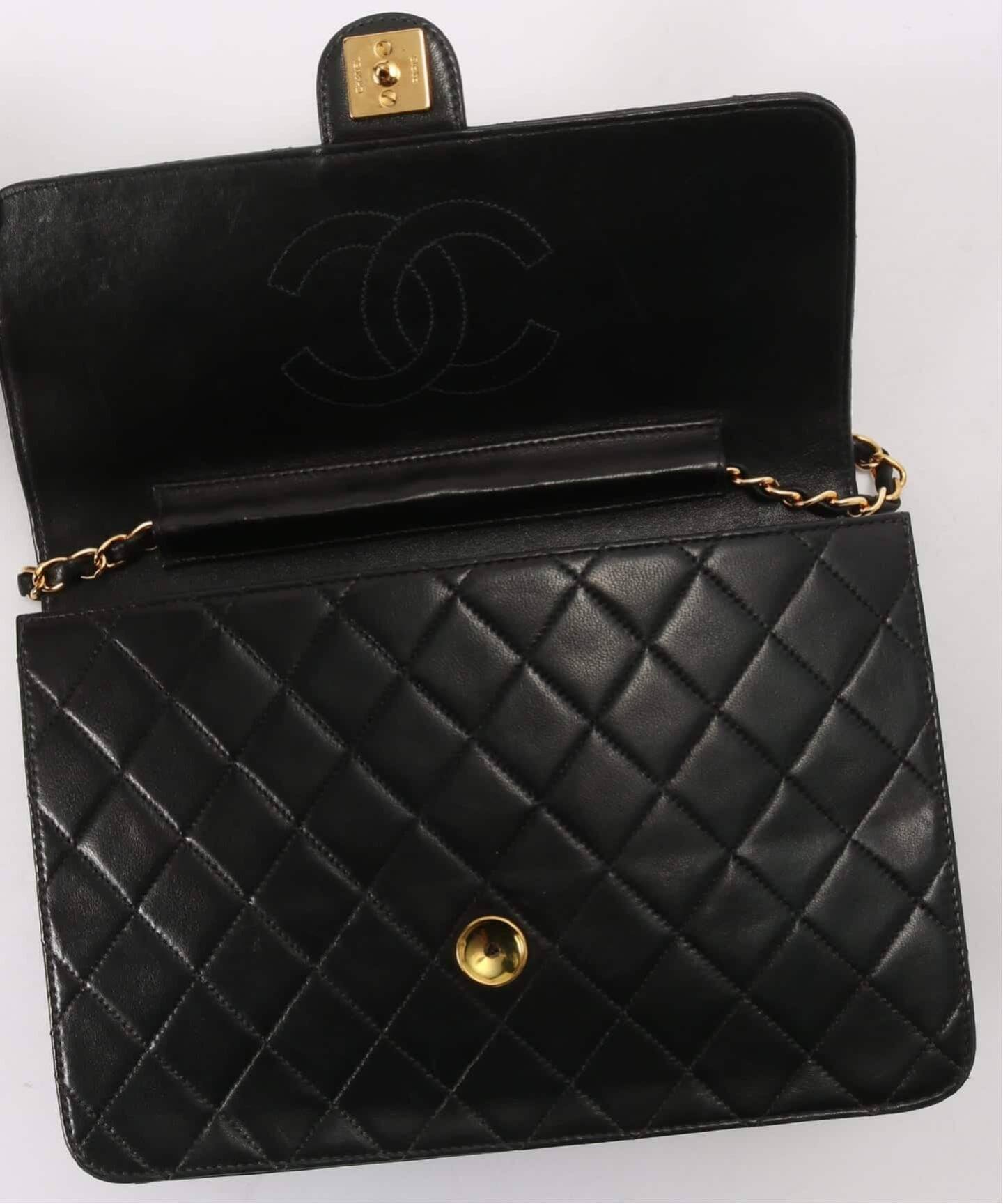 VINTAGE CHANEL/シャネル】Matelasse shoulder 25 push lock