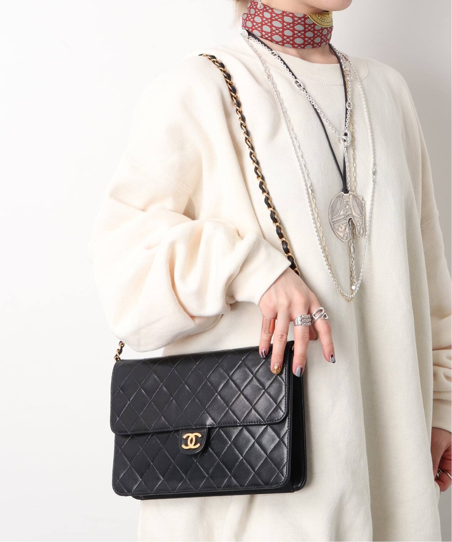 VINTAGE CHANEL/シャネル】Matelasse shoulder 25 push lock