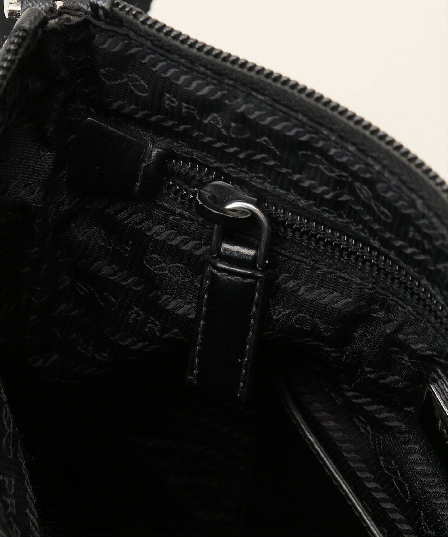 PRADA プラダ ショルダーバッグ シルクサテン ヴィンテージ PRADA/プラダ】新型ナイロン 三角ロゴプレート アクセサリー
