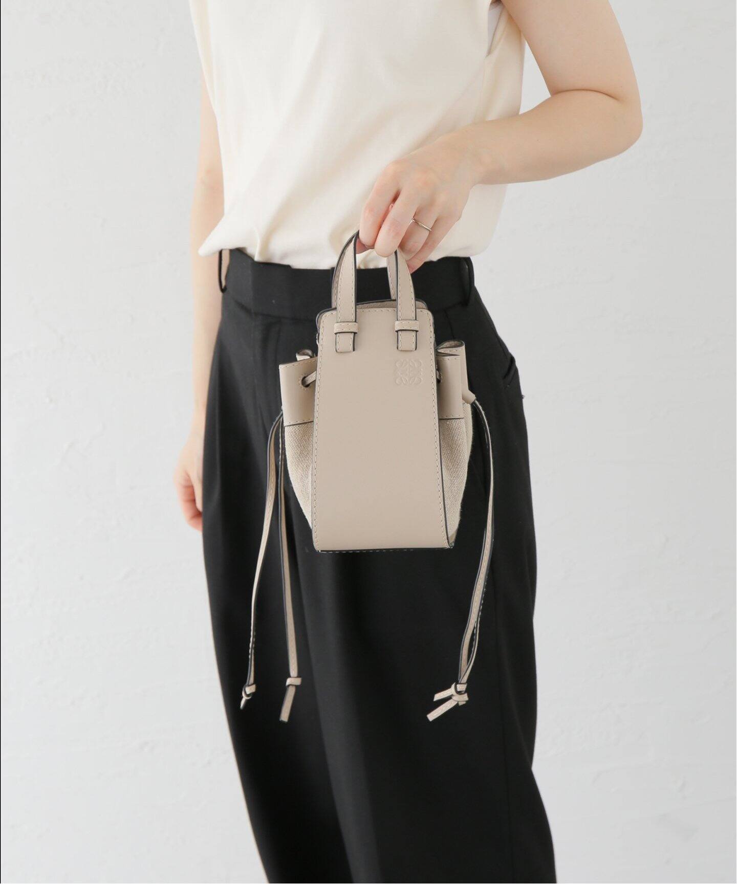 お買い得！！★ ロエベ ★ Hammock スモール バッグ LOEWE ロエベ バッグ HAMMOCK ANAGRAM SMALL BAG アナグラム