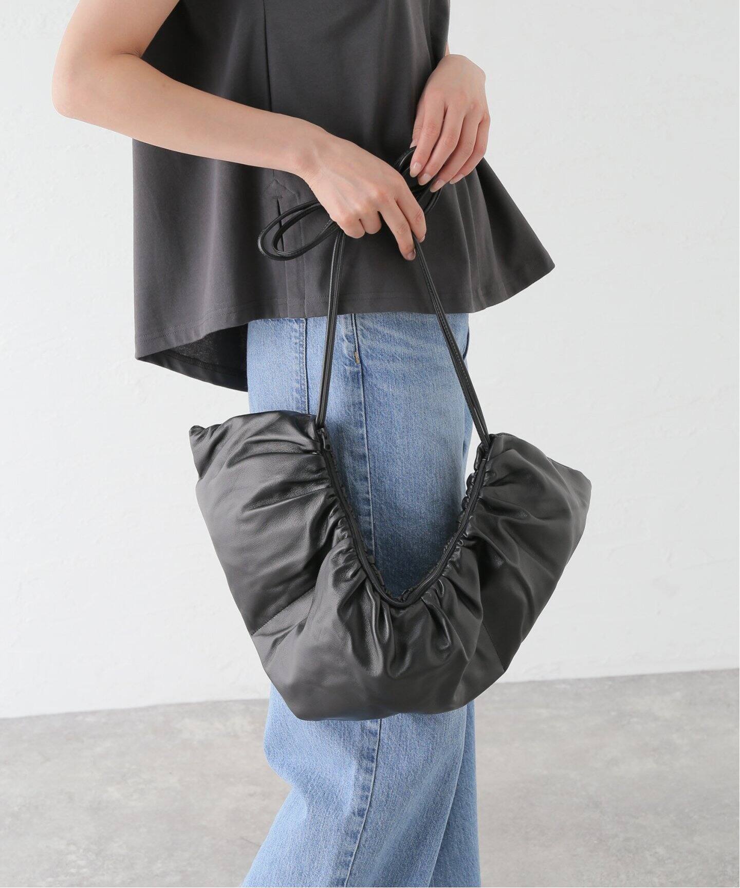 AMOMENTO/アモーメント LEATHER SHRRING BAG バッグ AM24FWW04BG 