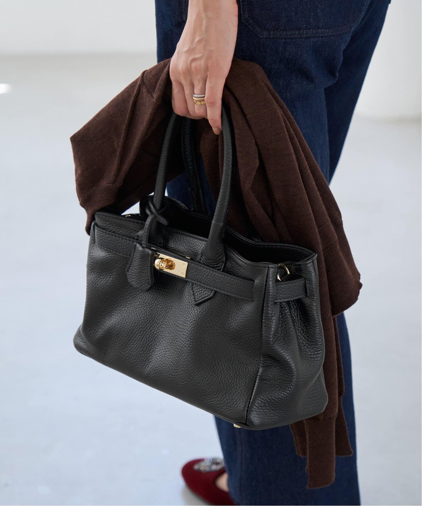 追加》AULENTTI/オウレンティ ベルト付きレザー MIDI BAG バッグ