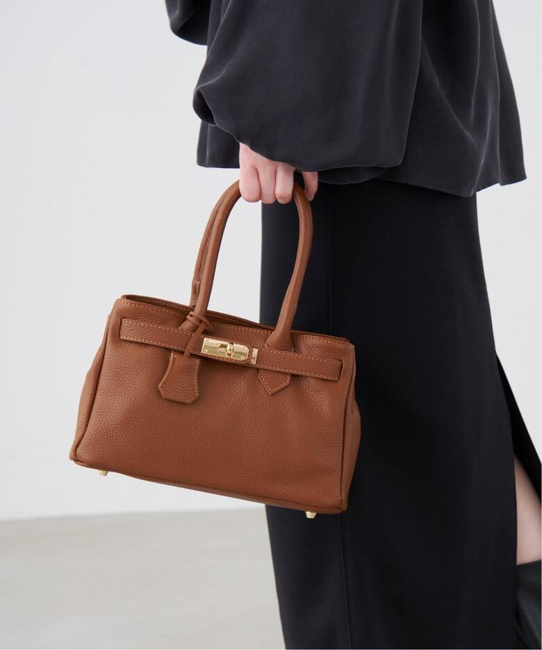 追加予約》AULENTTI/オウレンティ ベルト付きレザー MIDI BAG バッグ  