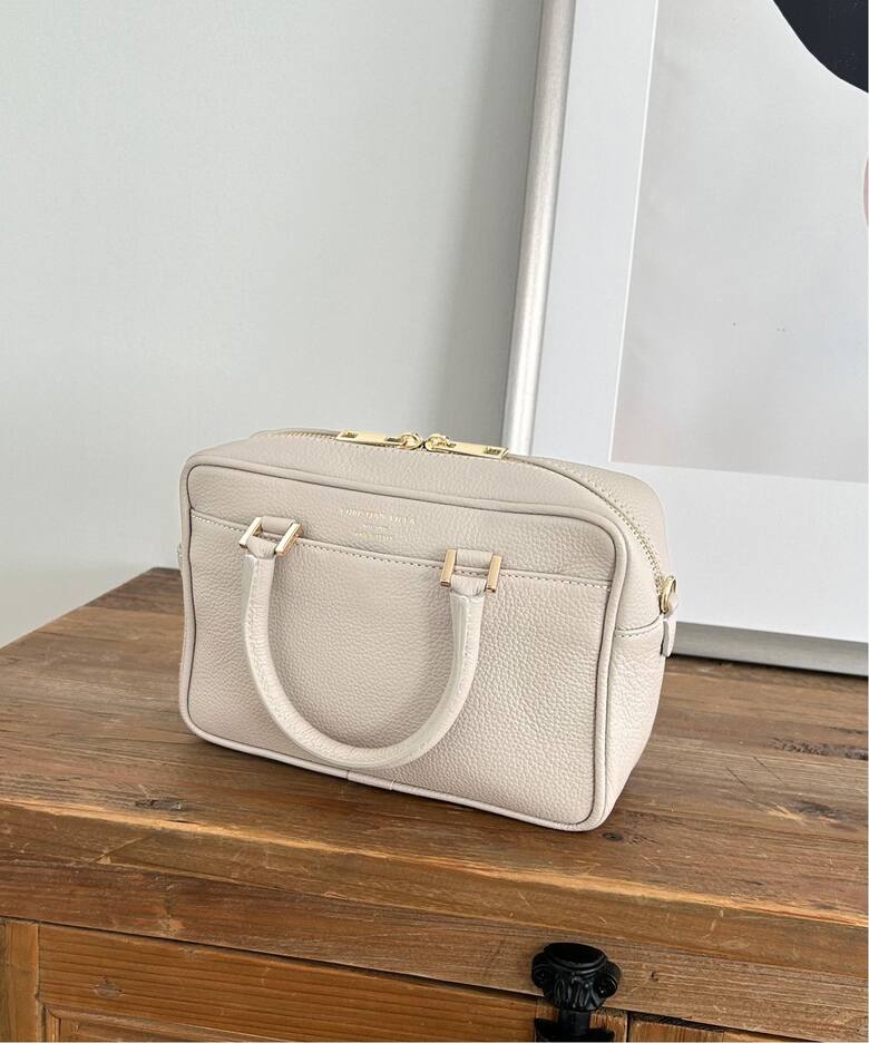 CHRISTIAN VILLA/クリスチャン ヴィラ スクエアレザーバッグ  