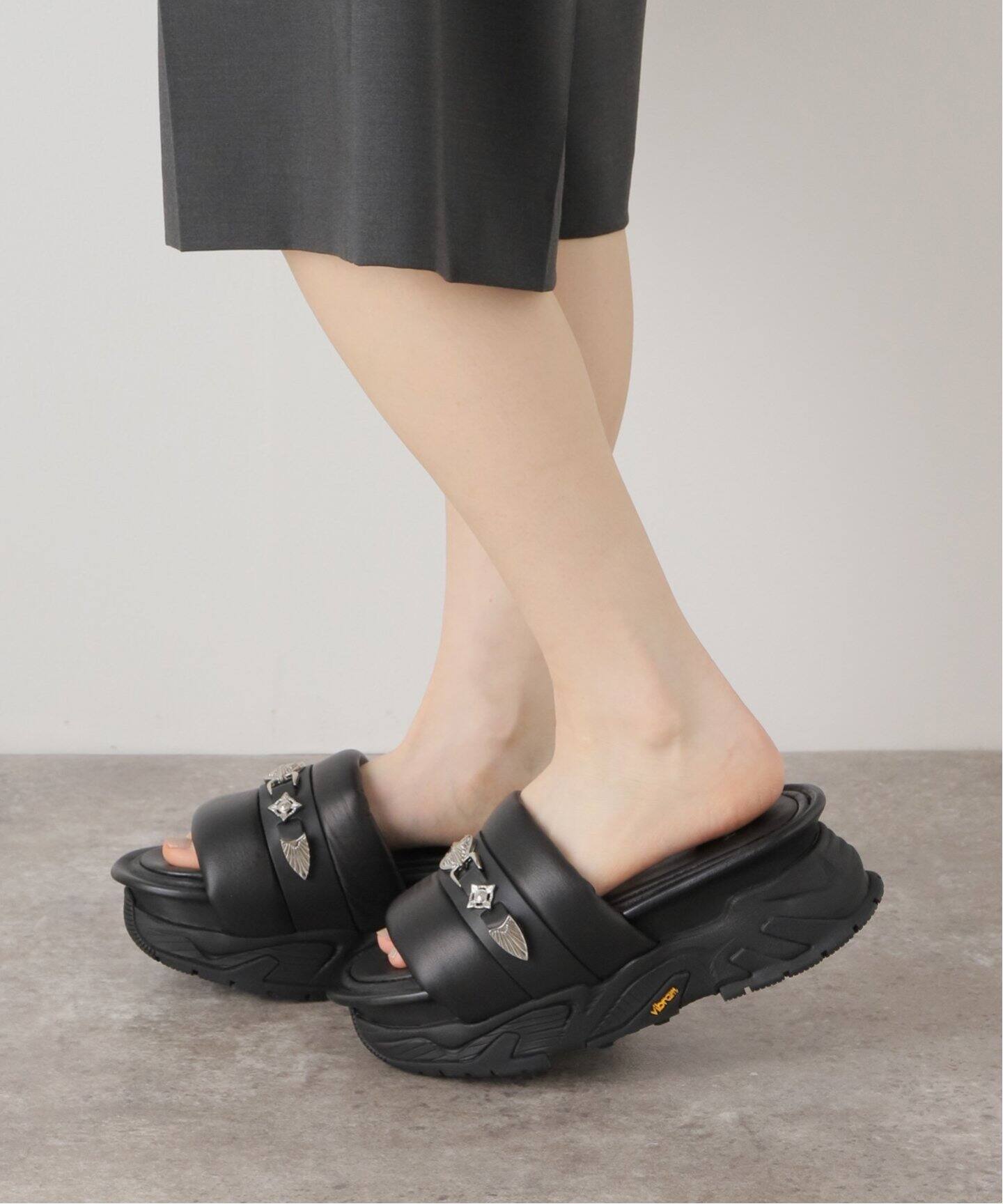 TOGA PULLA/トーガプルラ】Sneeker sole slide サンダル（サンダル 