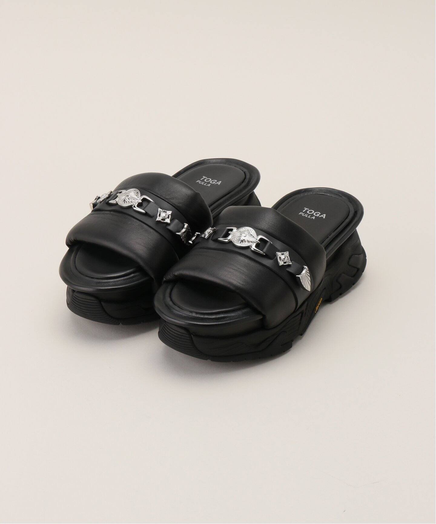 TOGA PULLA/トーガプルラ】Sneeker sole slide サンダル（サンダル 