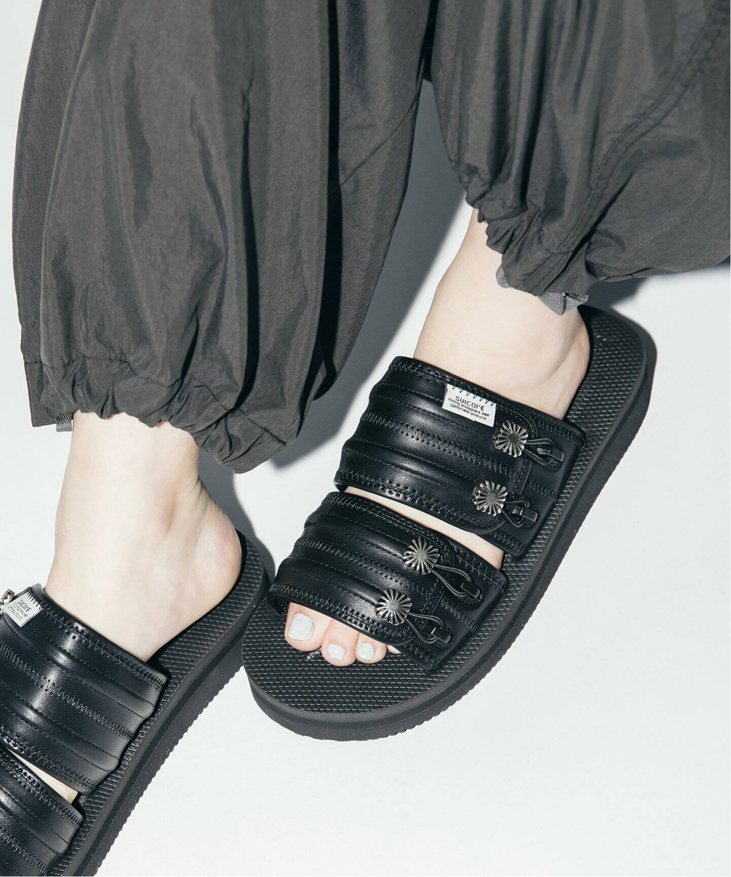 TOGA*SUICOKE/トーガ × スイコック】MURA：サンダル（サンダル  