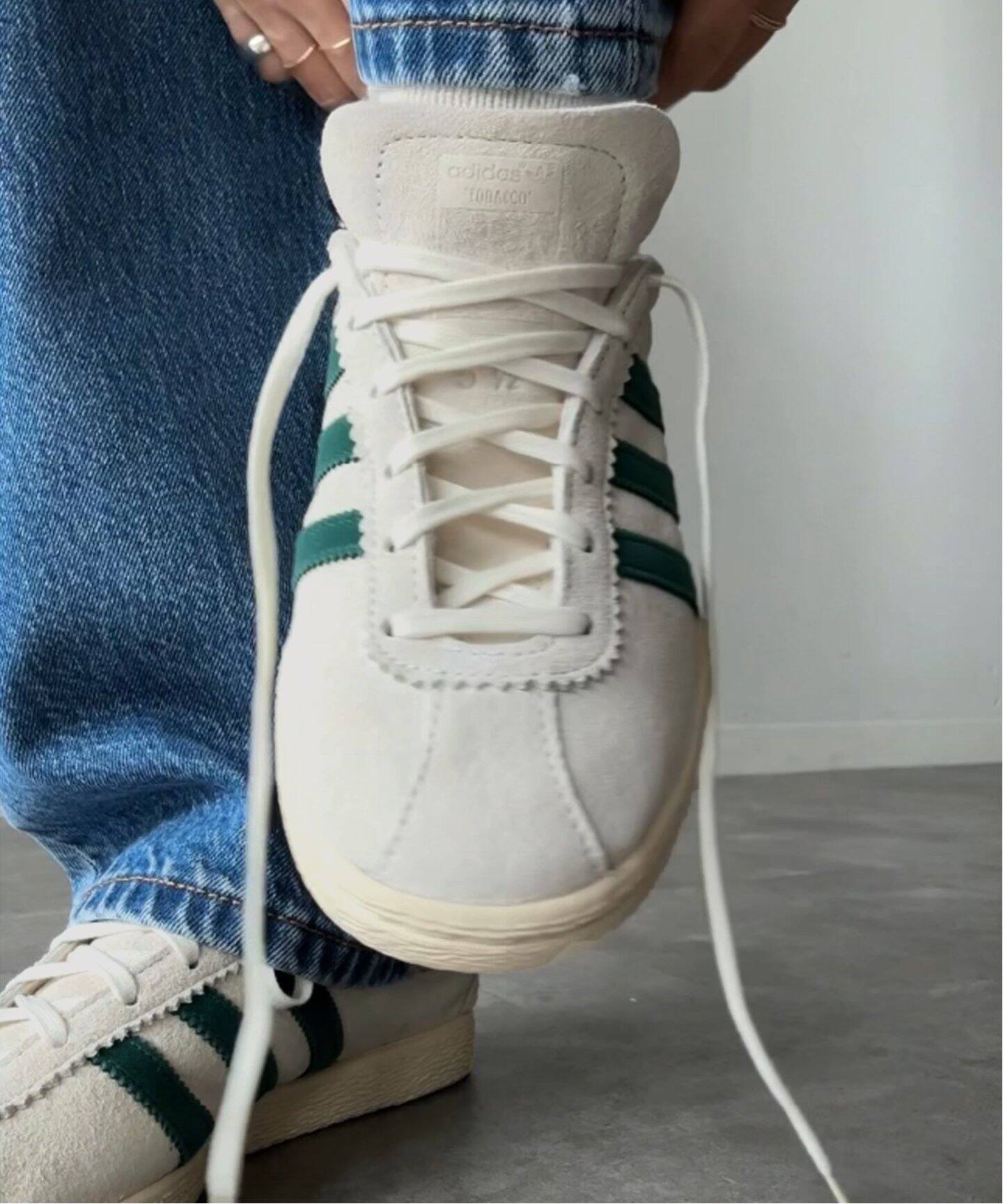 adidas Originals】TOBACCO：スニーカー JR2742（スニーカー 