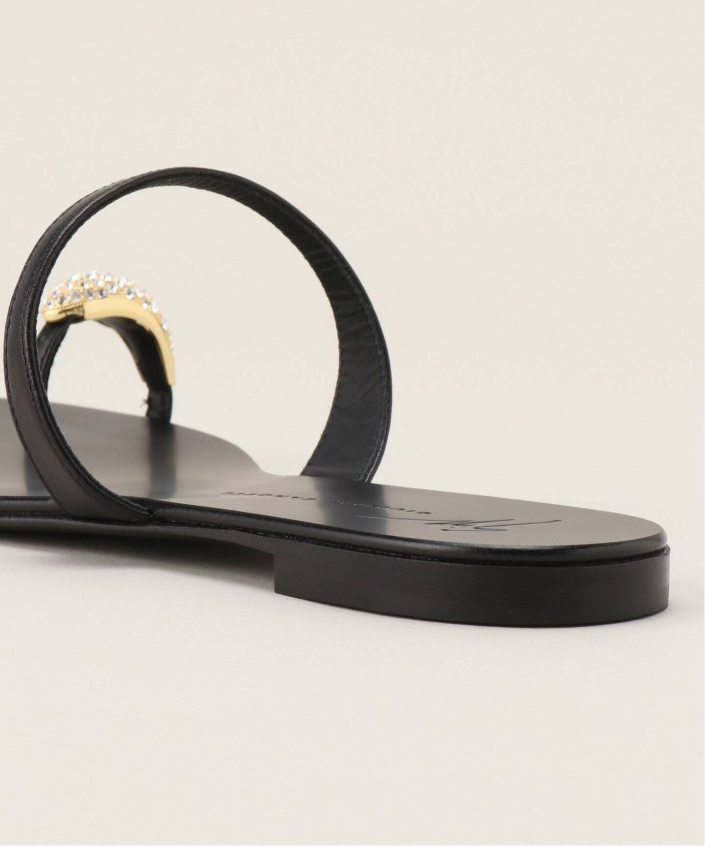 GIUSEPPE ZANOTTI/ジュゼッペ ザノッティ】 オヤユビビジューサンダル 