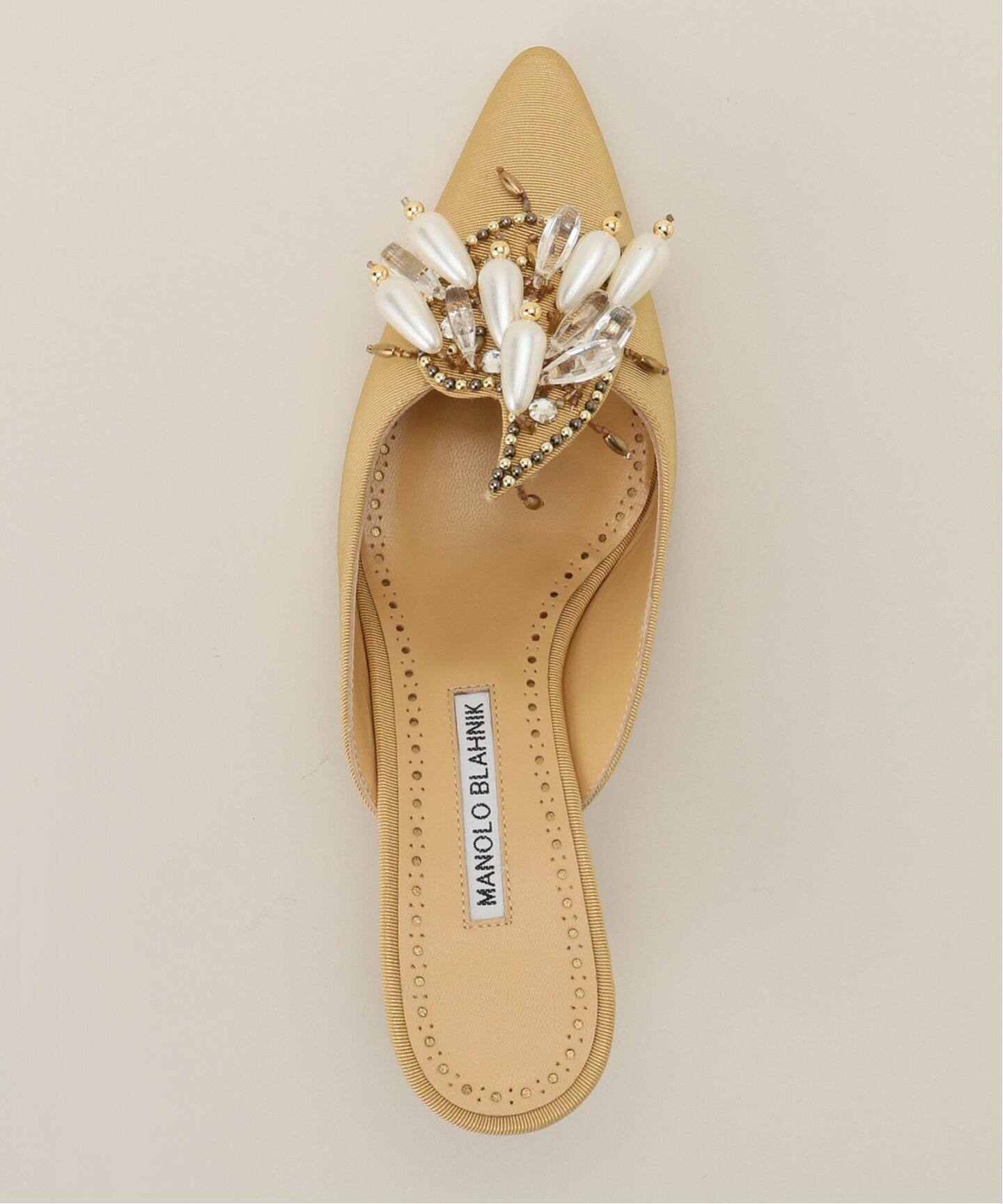 マノロブラニク 腰掛け Khan PVCサンダル 