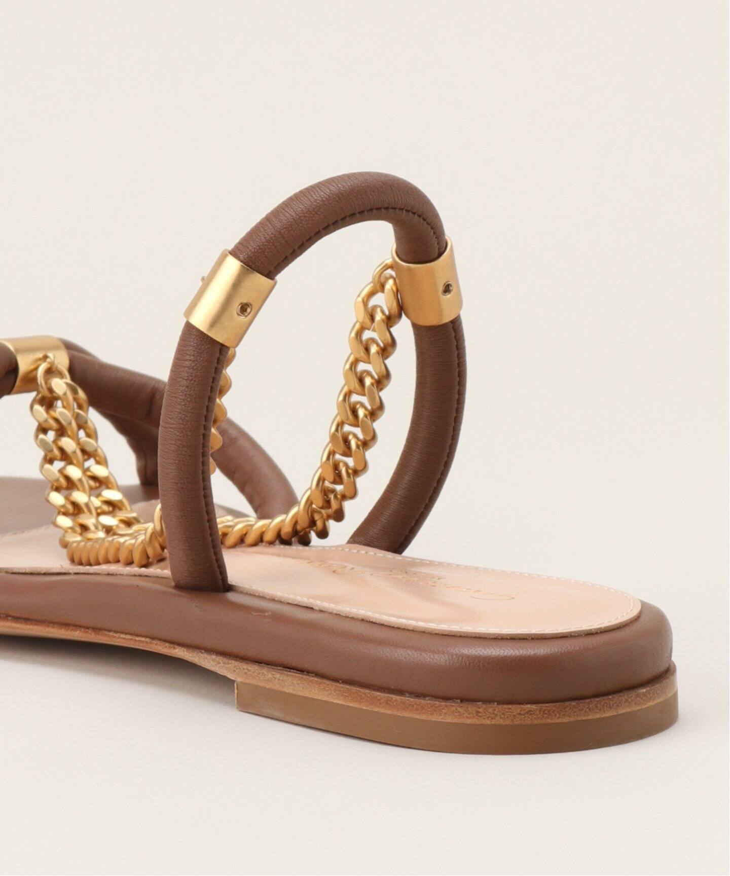 GIANVITO ROSSI/ジャンビト ロッシ】 FLAT SANDAL WITH CHAIN  