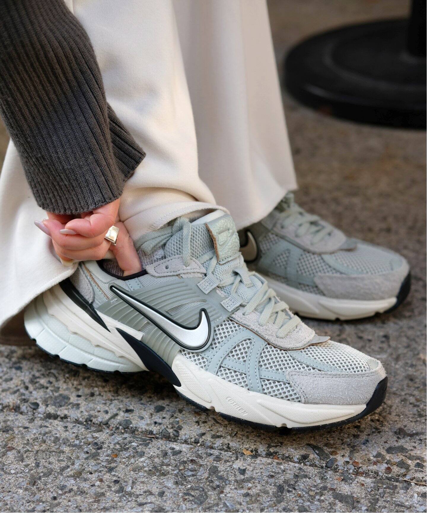 NIKE/ ナイキ】V2K Run(Grey)（スニーカー）｜AP STUDIO（エーピー  