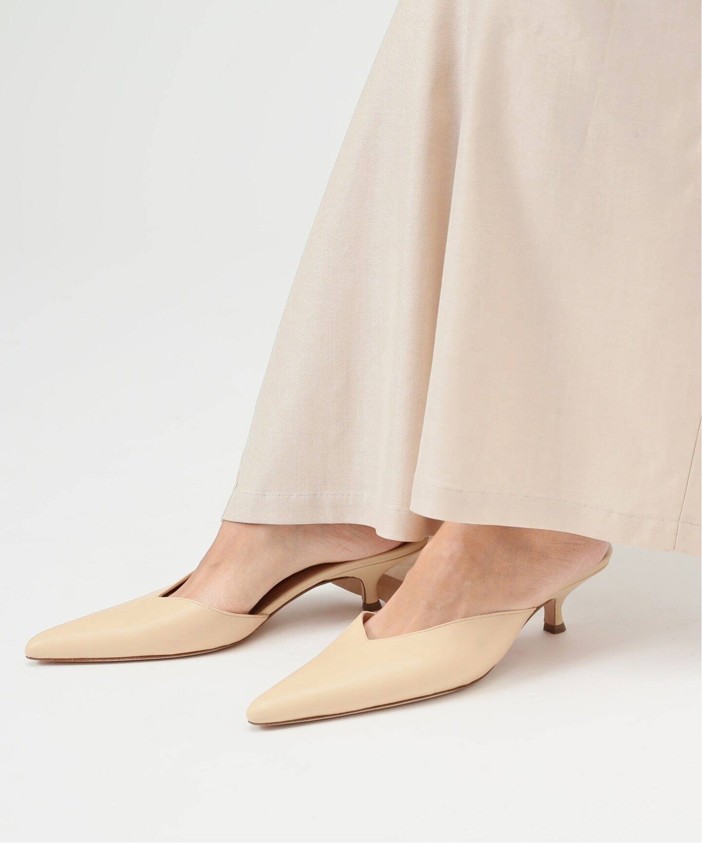 BRENTELLA/ブレンテッラ】4cm Vcut mule（サンダル）｜AP STUDIO 