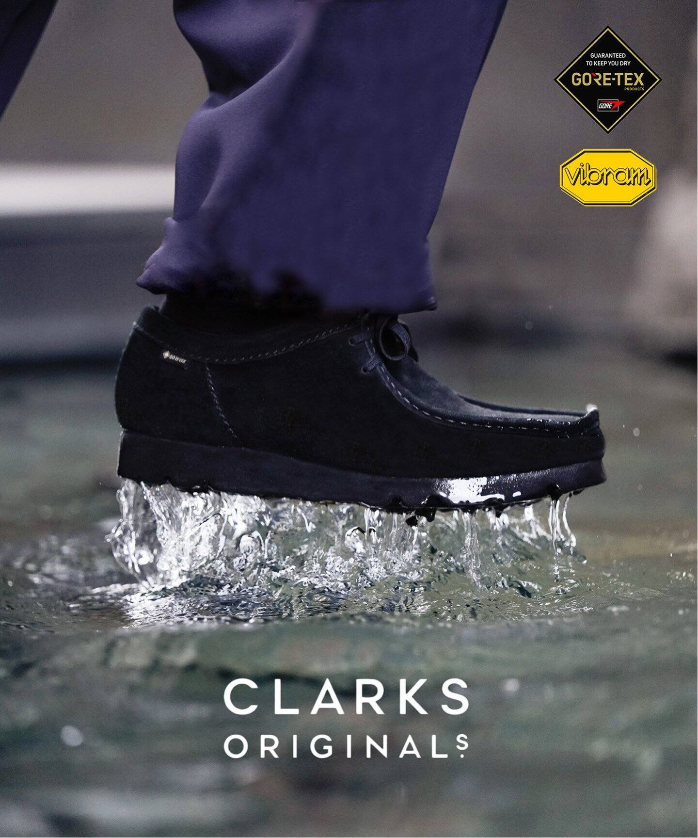 Beams × 起て Clarks ワラビーブーツ GTX ネイビー 26.5cm