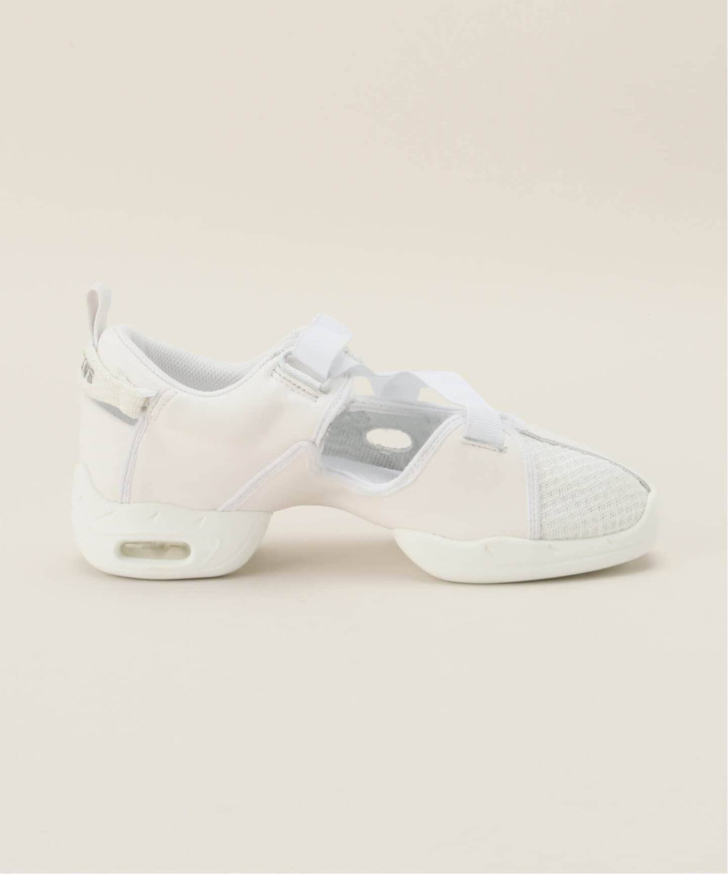 Foundry Mews/ファウンドリー ミューズ】white canvas shoes（その他 