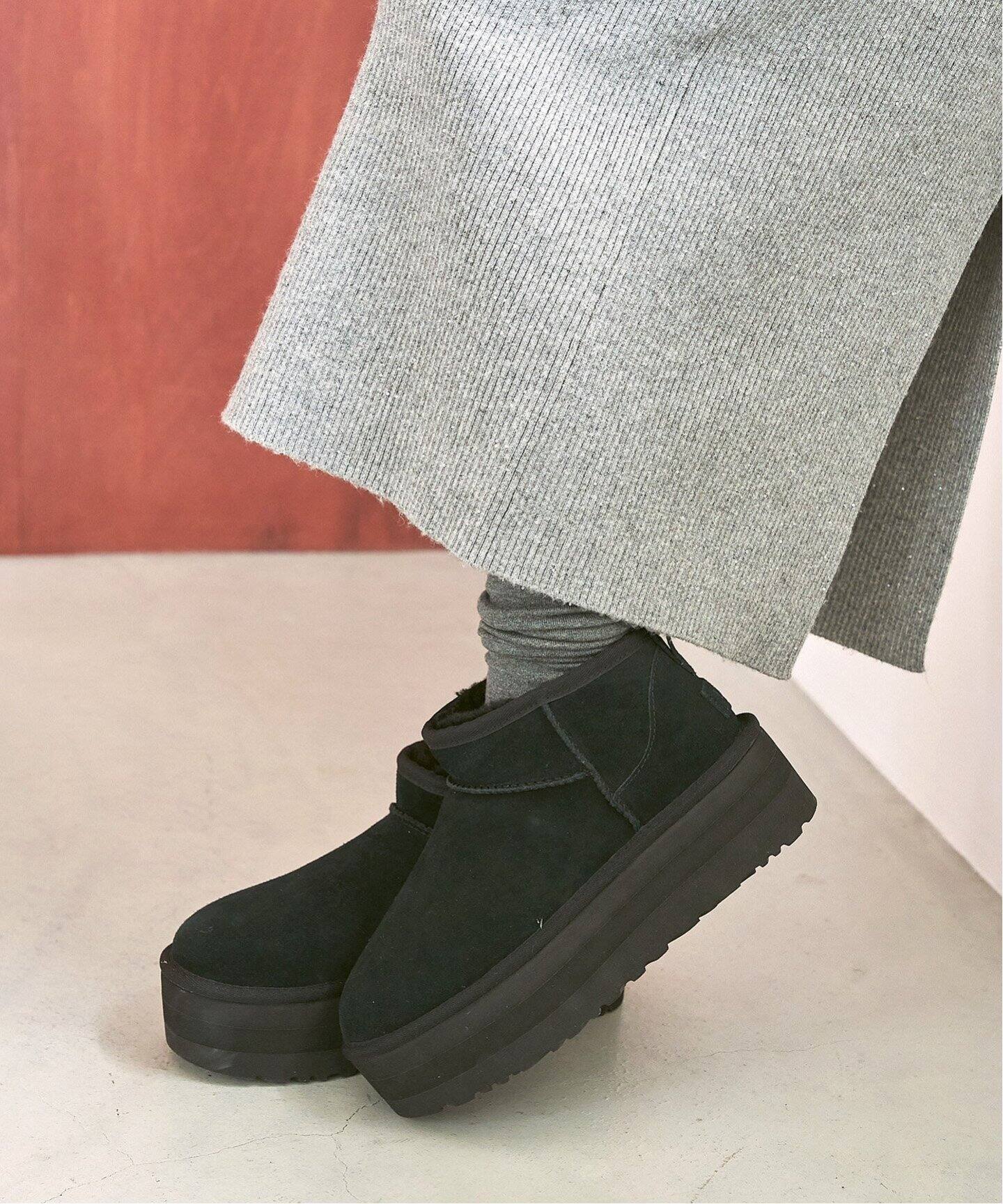 UGG/アグ W CLASSIC ULTRA MINI PLATFORM（ブーティ・ショートブーツ 