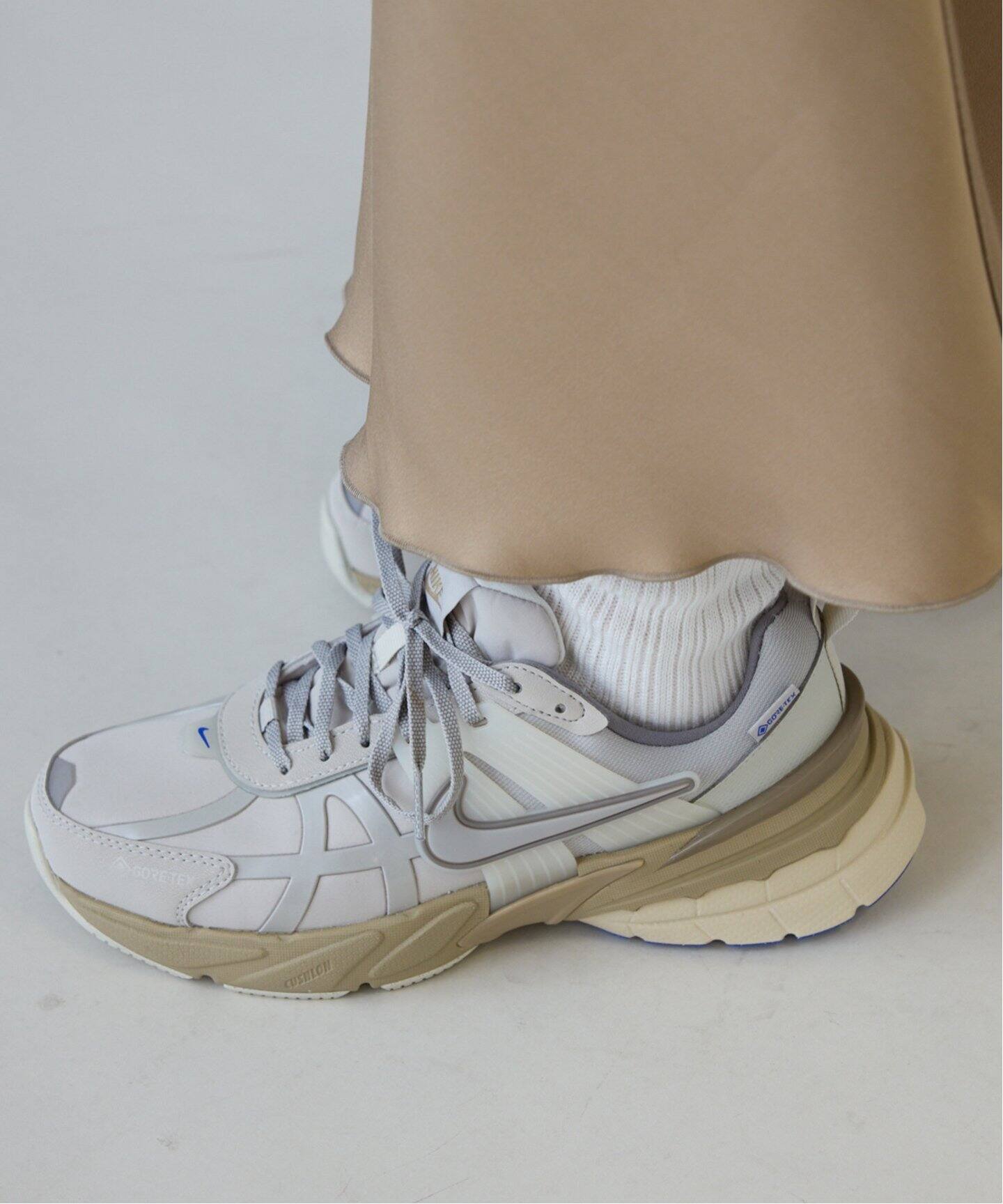 NIKE/ナイキ ウィメンズ V2Kラン ゴアテックス FZ2622-002（スニーカー 