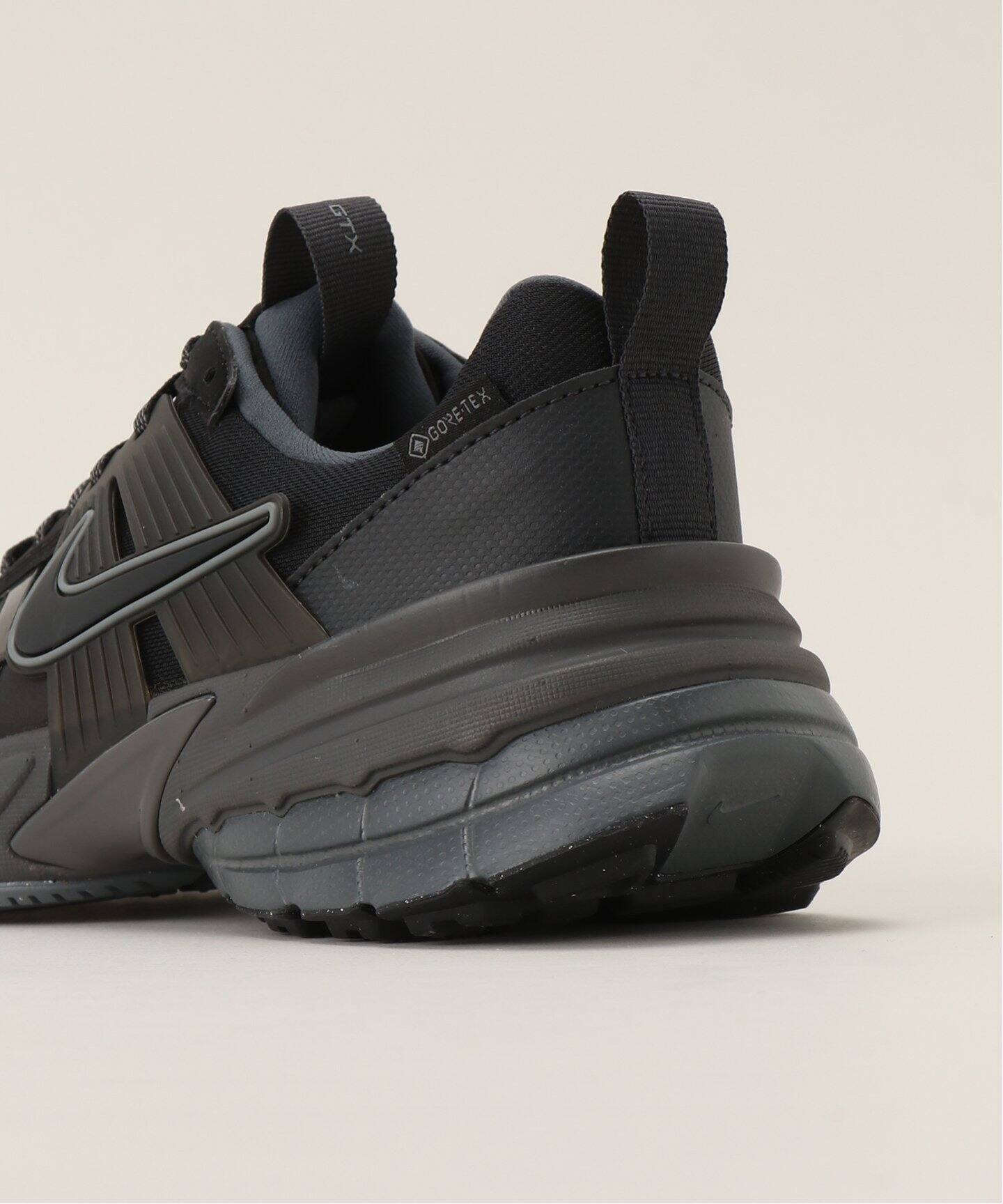 NIKE/ナイキ ウィメンズ V2Kラン ゴアテックス FZ2622-001（スニーカー  