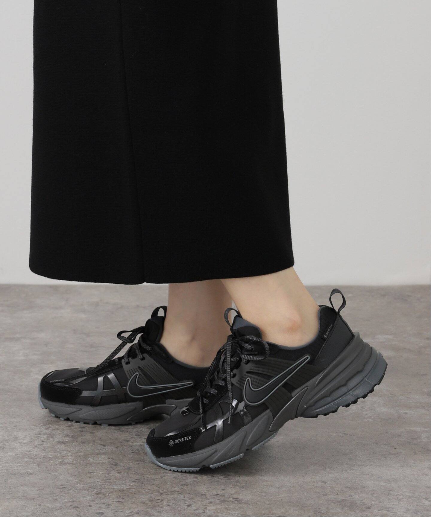 NIKE/ナイキ ウィメンズ V2Kラン ゴアテックス FZ2622-001（スニーカー  