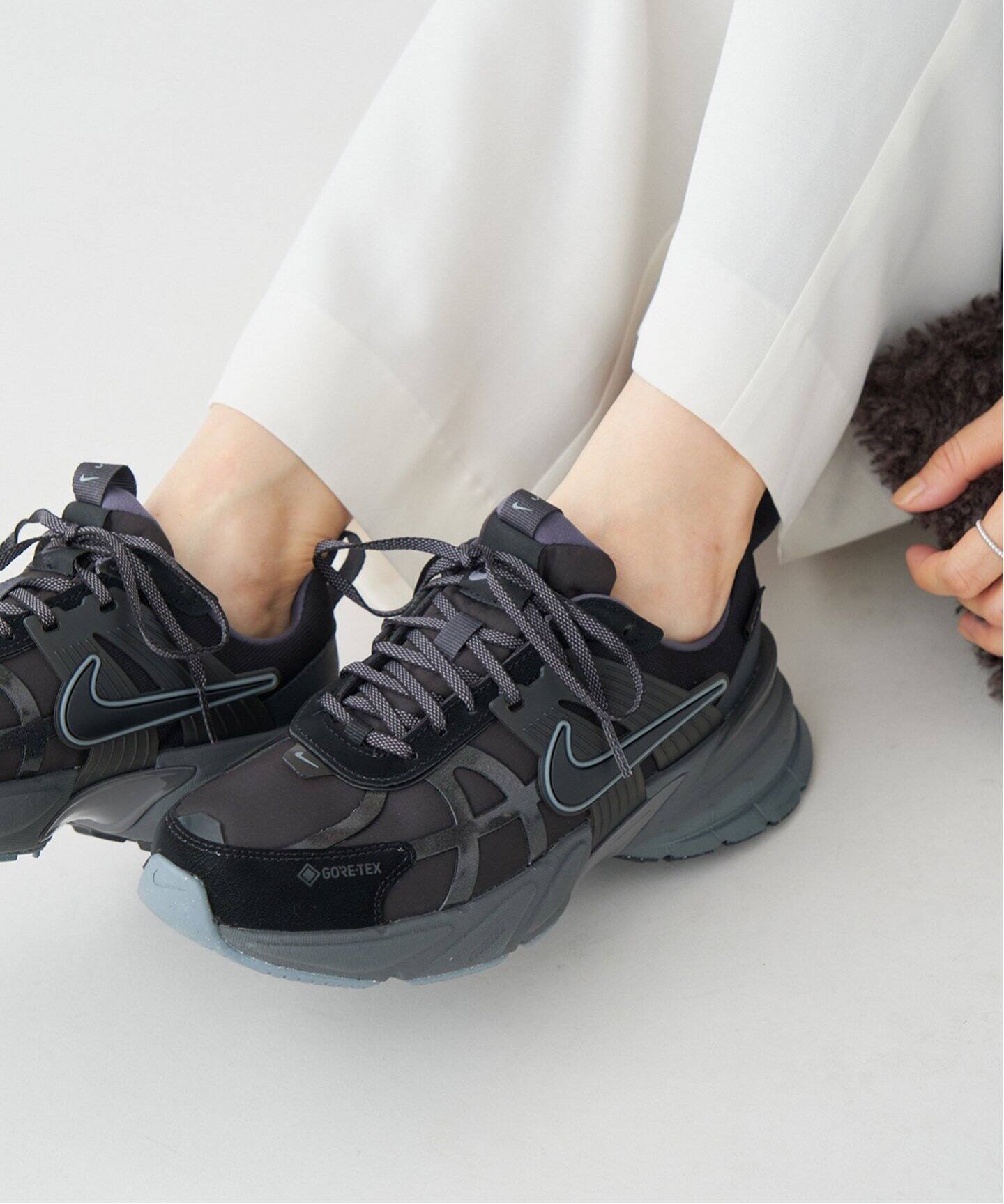 NIKE/ナイキ ウィメンズ V2Kラン ゴアテックス FZ2622-001（スニーカー  