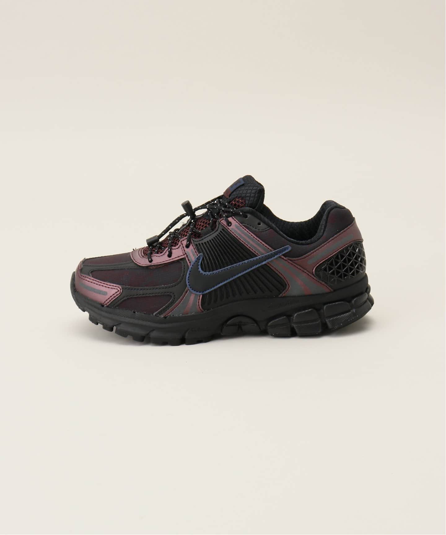 大人女性の NIKE/ナイキ HQ4052（スニーカー UT ズームボメロ5 ウィメンズ 靴