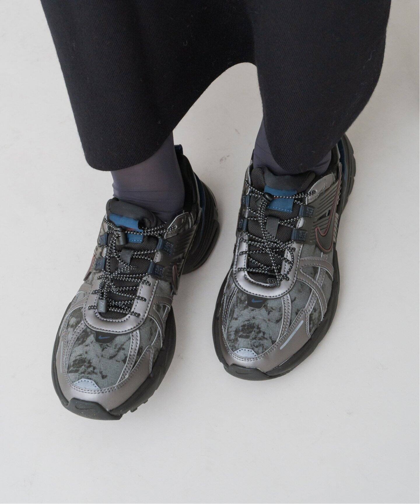 NIKE/ナイキ V2K ラン UT HQ4053-001（スニーカー）｜IENA